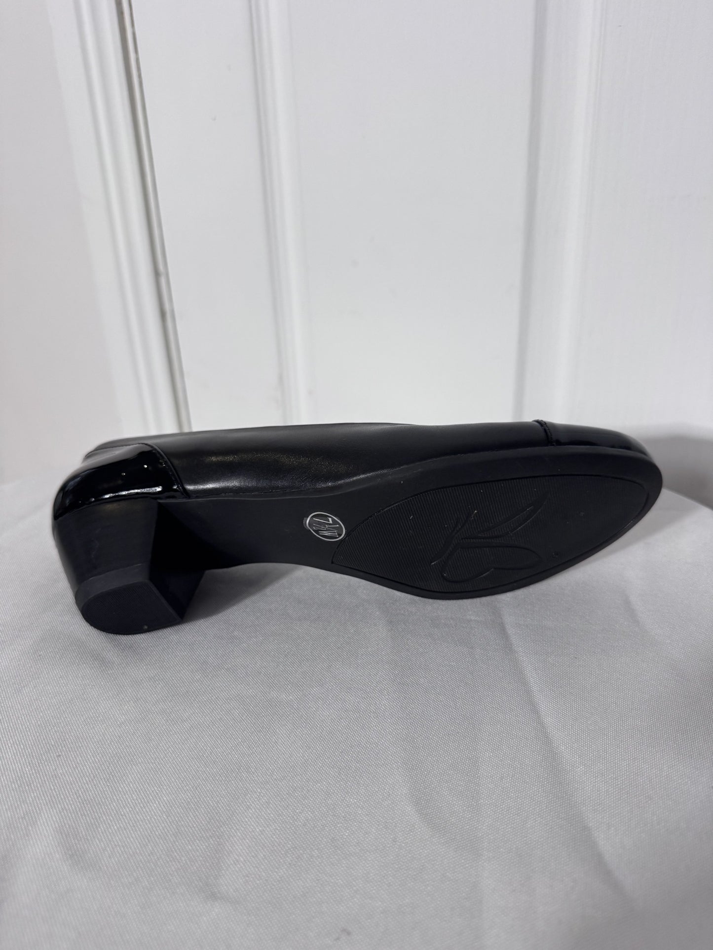 Wide Steps Acton Black Leather Cap-Toe Low Block Heel Pumps Size 7.5W - Image 4