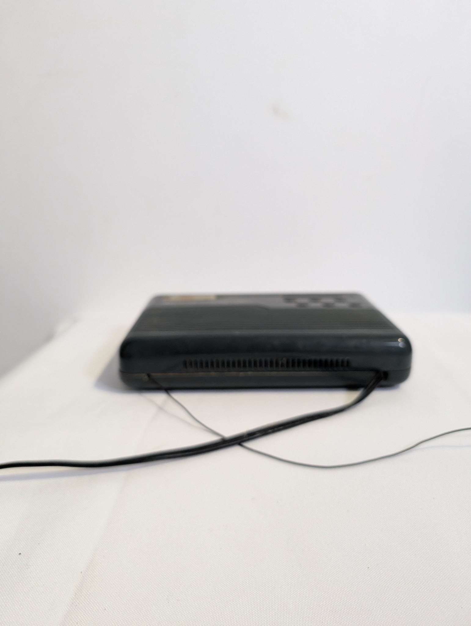 Vintage 2-Band AM/FM Electronic Clock Radio Black - Image 4