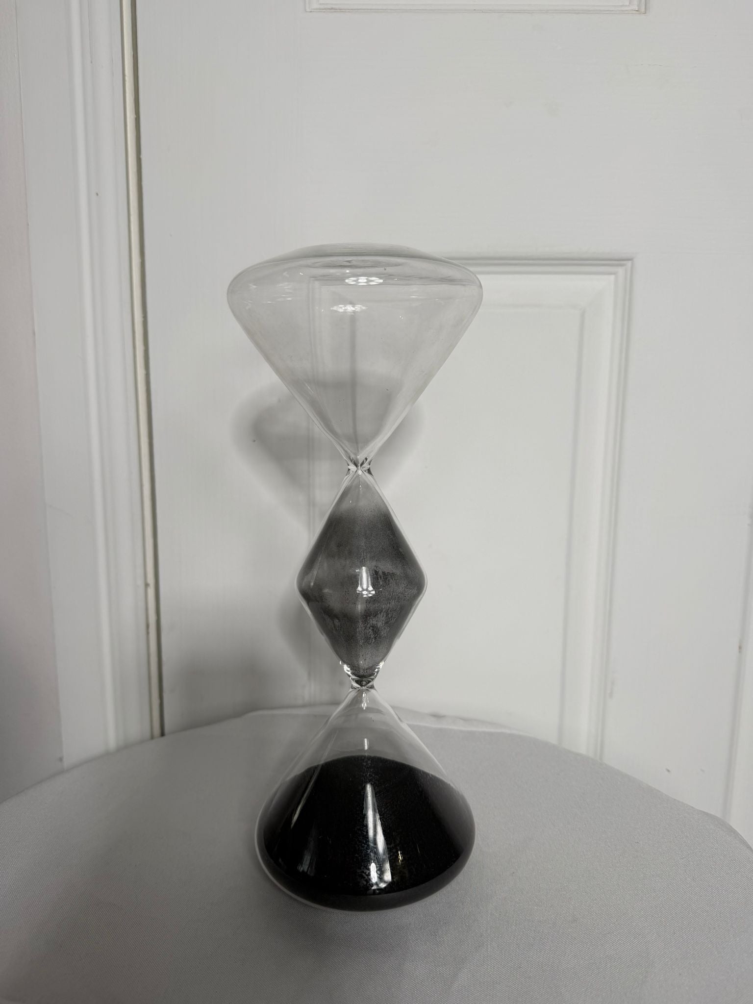 Modern Diamond-Shaped Glass Hourglass with Black Sand - Image 5