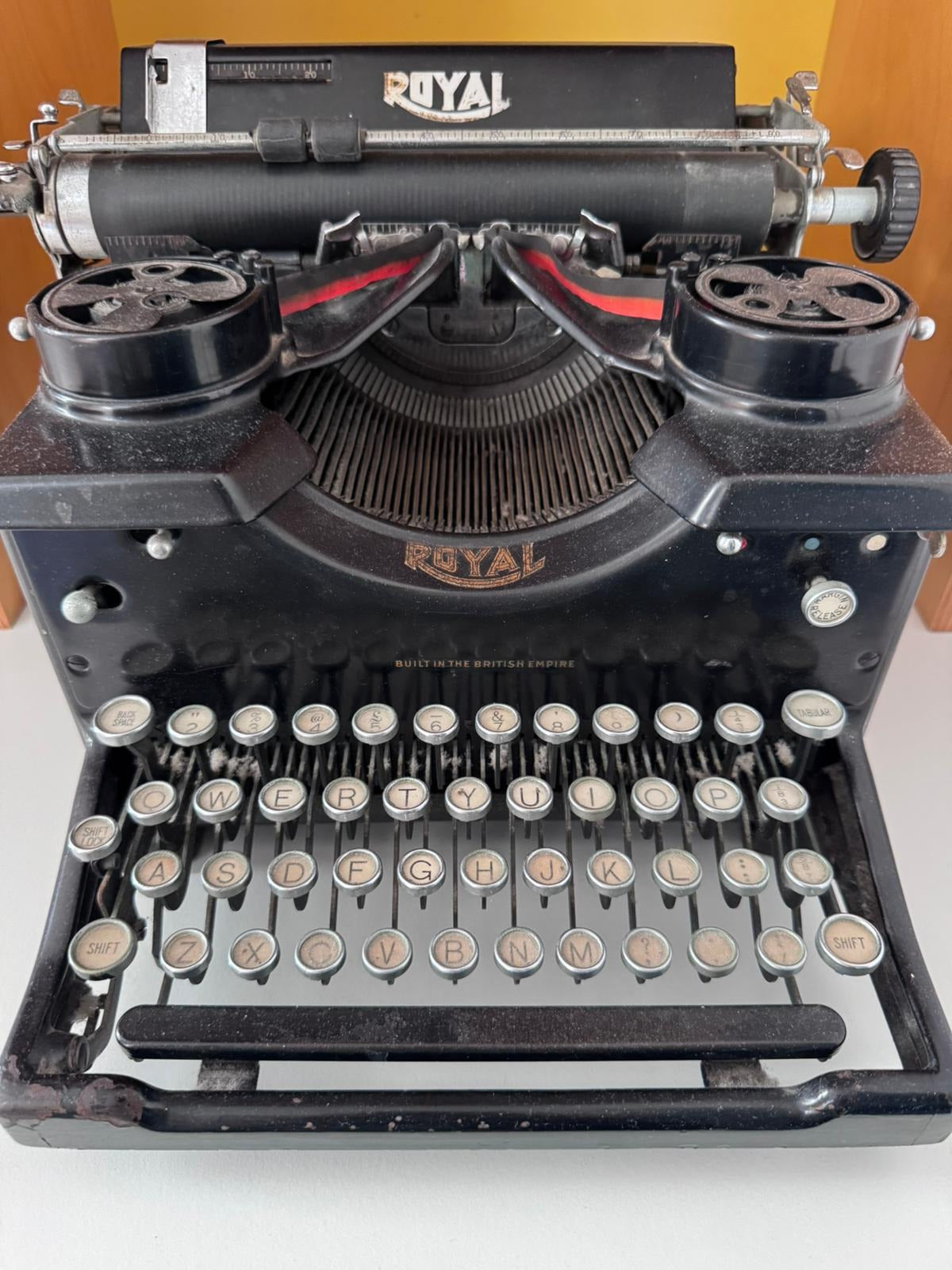 Royal Quiet De Luxe Typewriter 1950s Manual Mechanical Black - Image 4