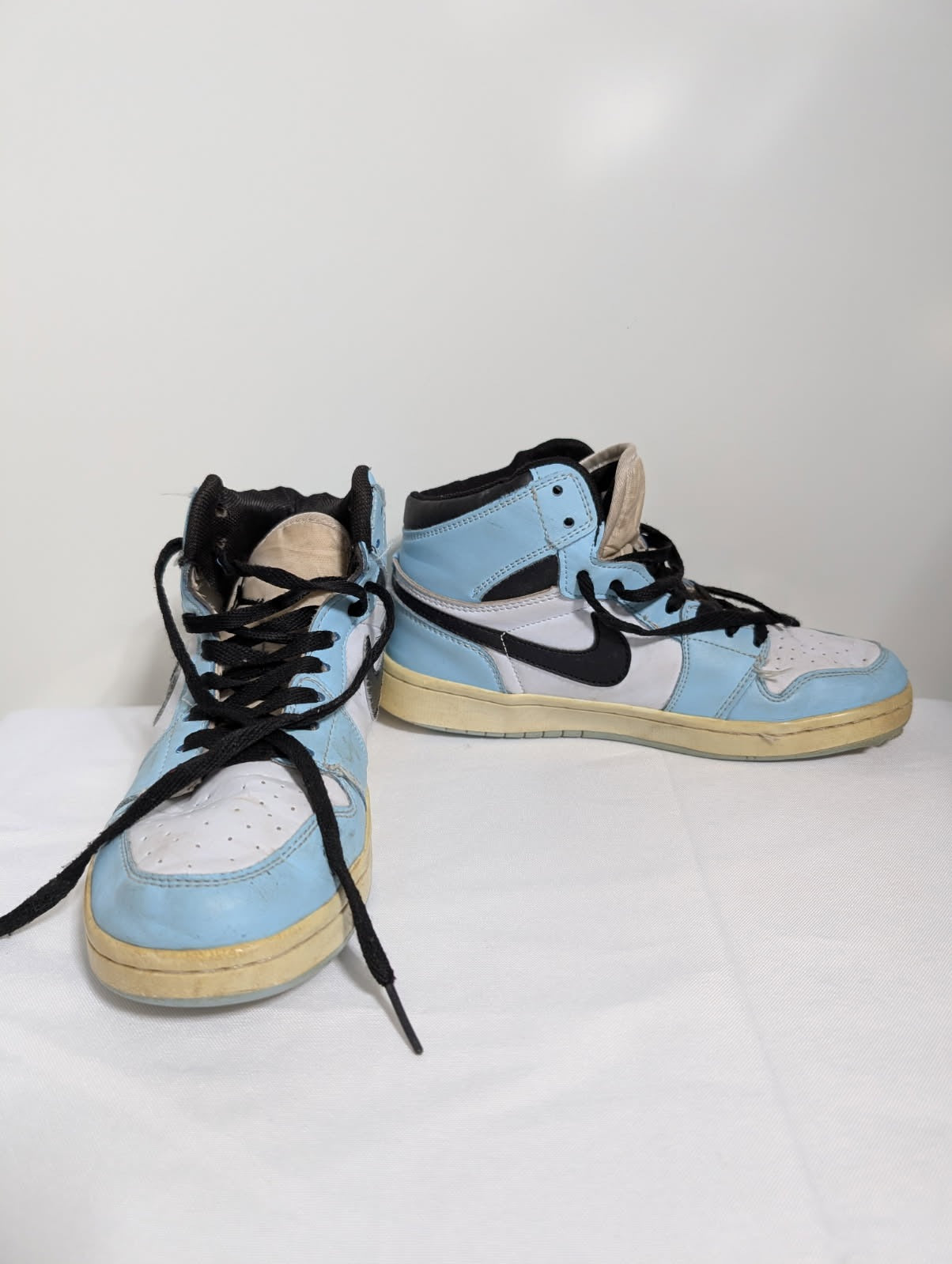Nike Air Jordan 1 Retro High OG UNC Women's US 6 - Image 4