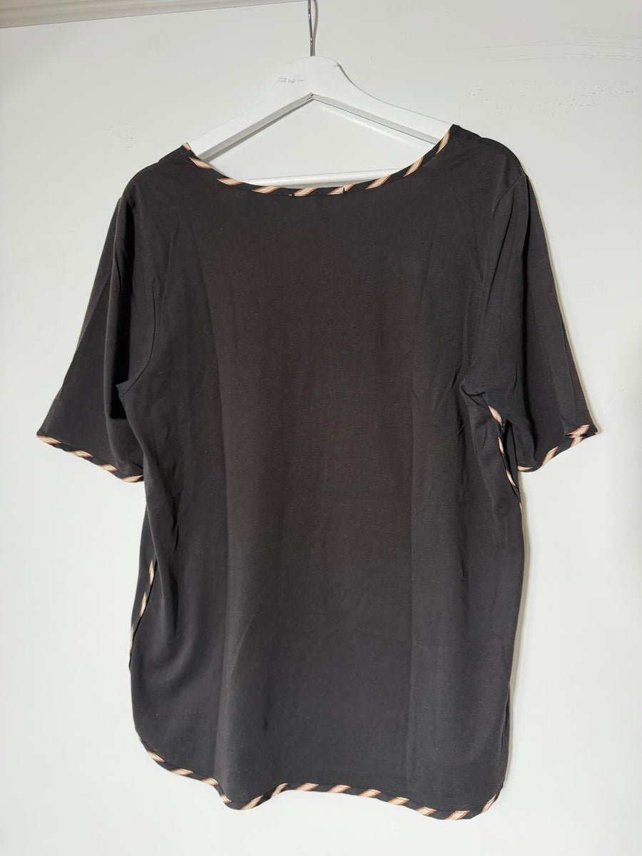 Maison Scotch V-Neck T-Shirt Black with Striped Trim Size L - Image 4