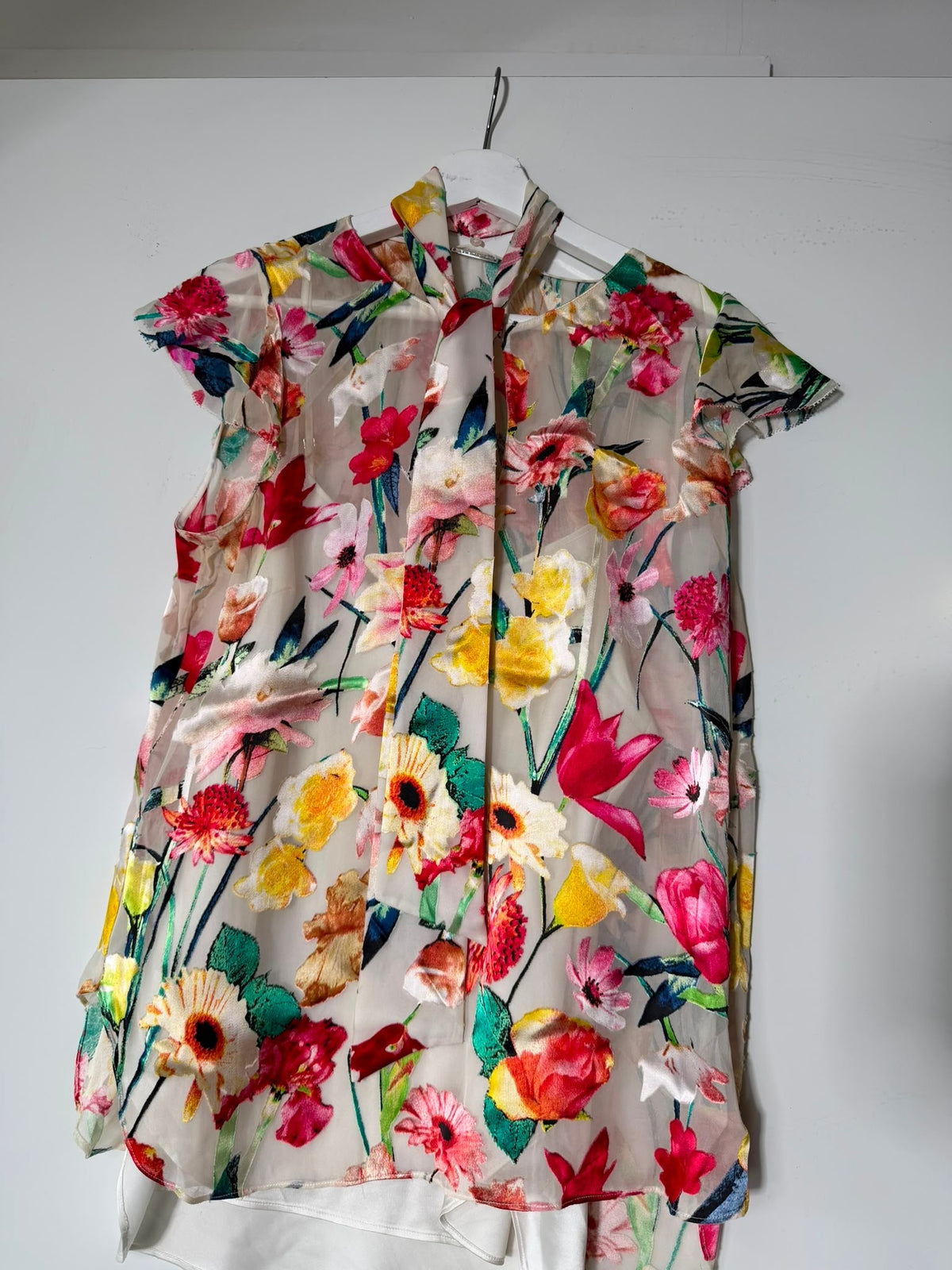 Elie Tahari Floral Burnout Tie Neck Blouse Multicolour - Image 4