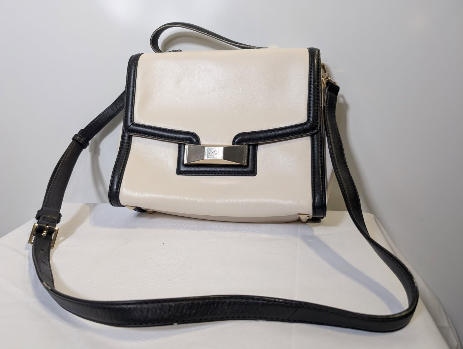 Kate Spade New York Cobble Hill Small Toddy Shoulder Bag Cream and Black - Image 4