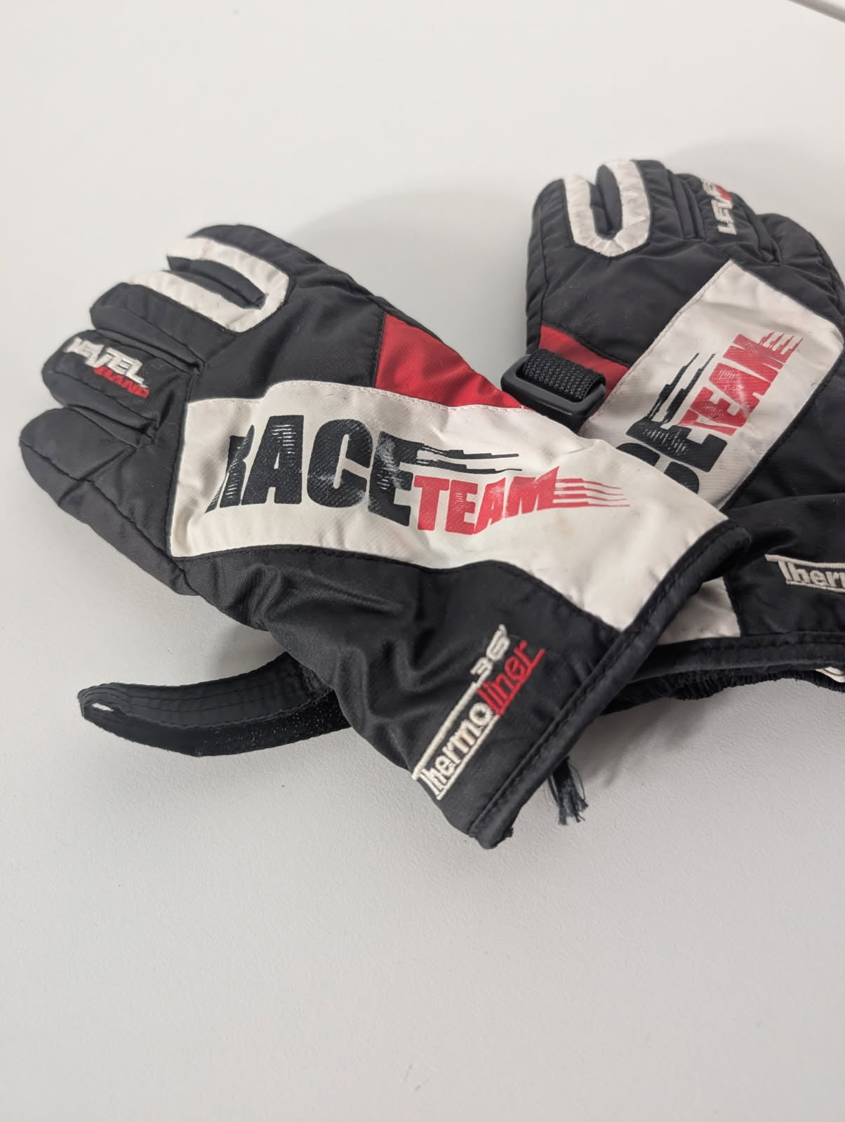 Level Race Team Thermo-Plus Ski Gloves - Black/White/Red - Image 4
