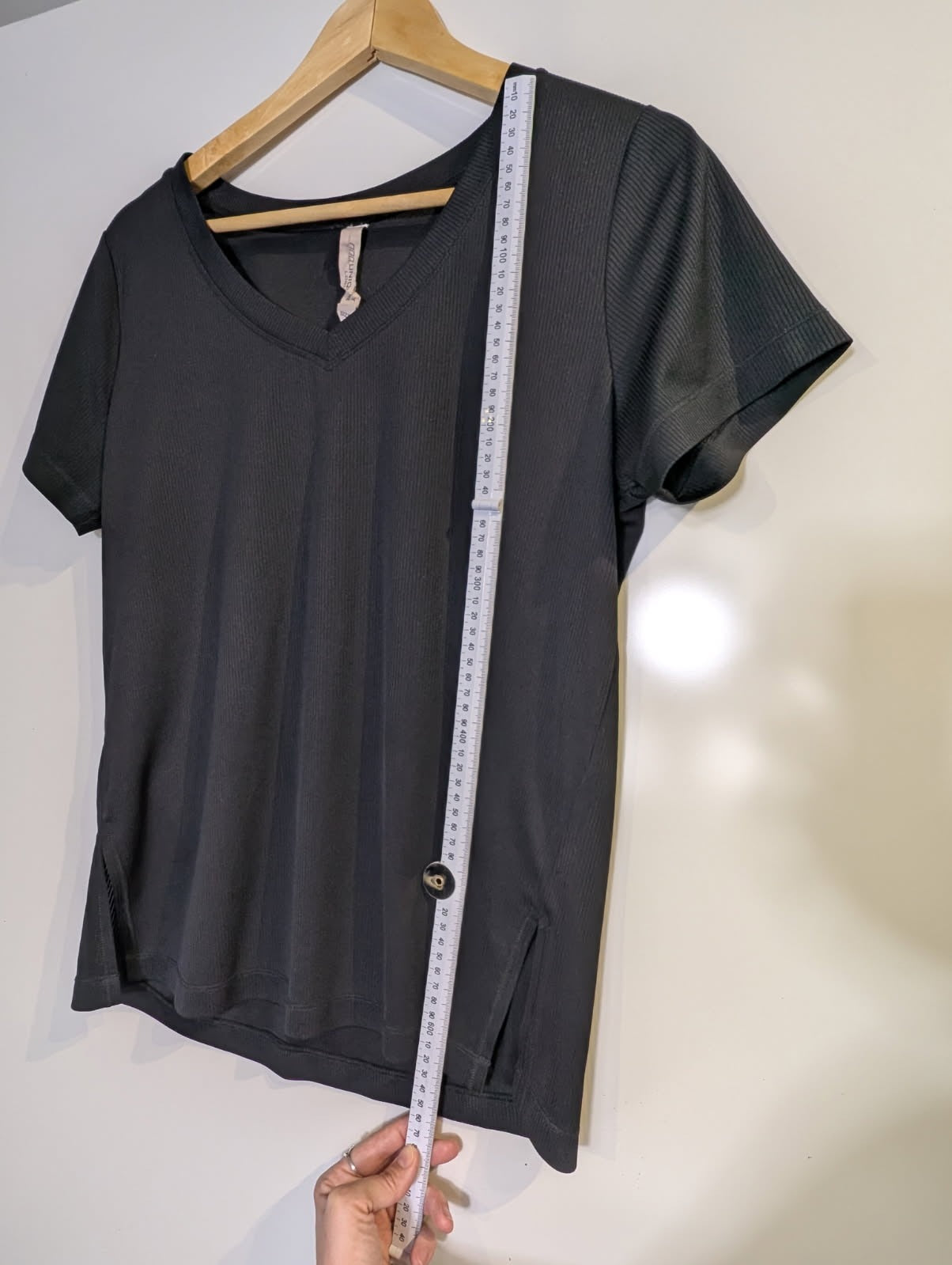 Lorna Jane Women's Ribbed V-Neck T-Shirt - Black Size S - Image 6
