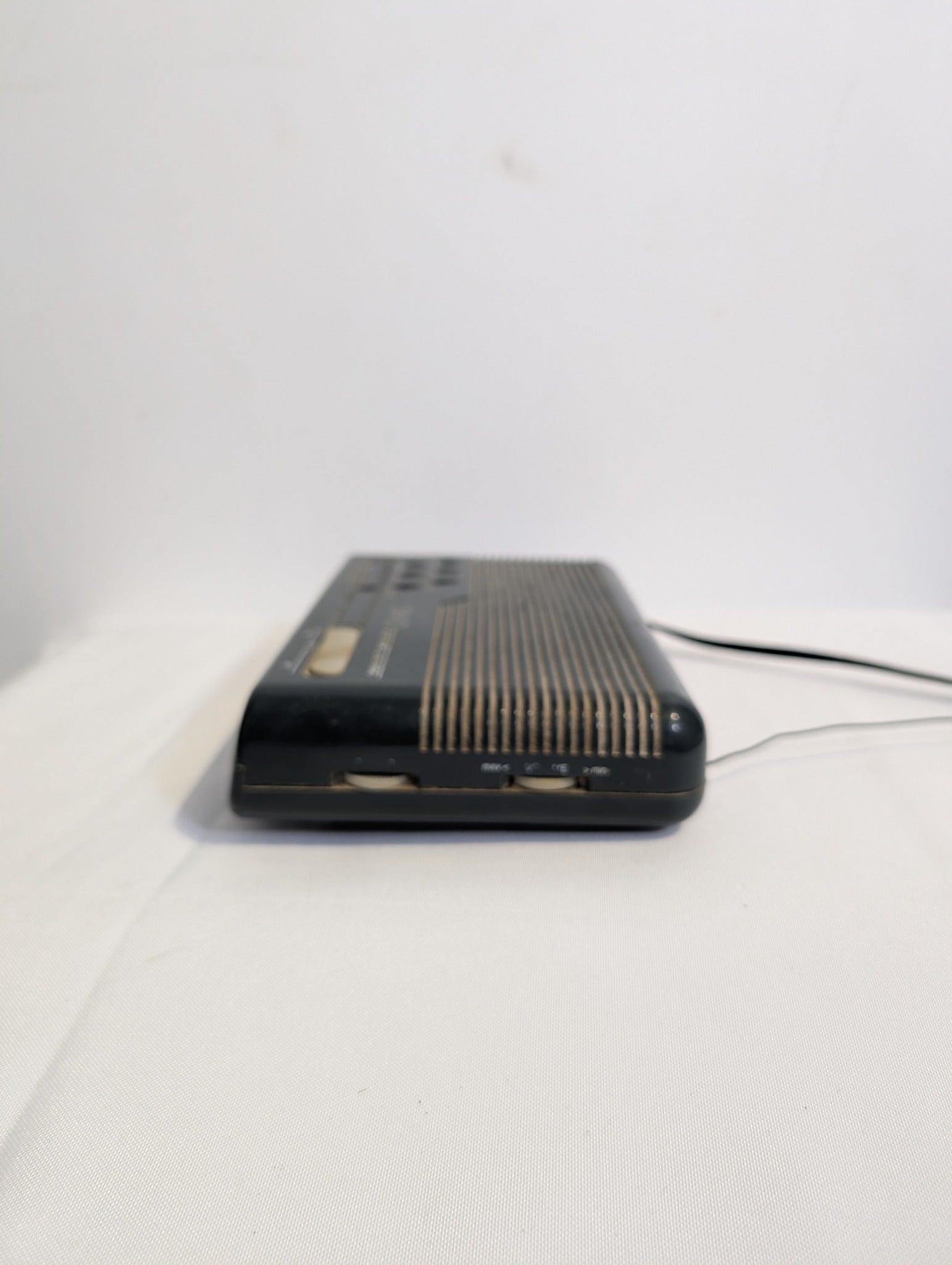 Vintage 2-Band AM/FM Electronic Clock Radio Black - Image 5