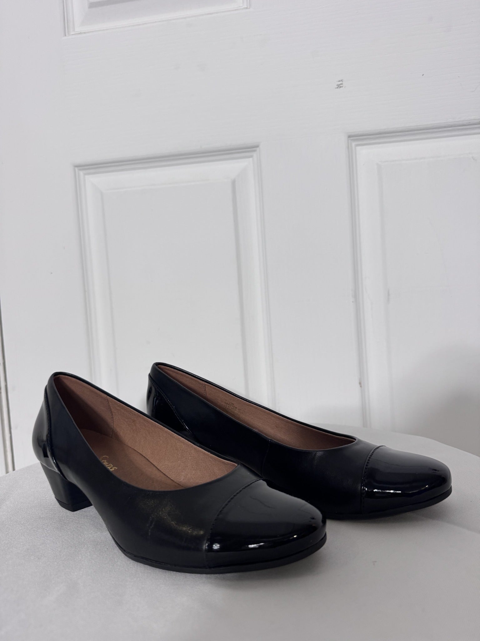 Wide Steps Acton Black Leather Cap-Toe Low Block Heel Pumps Size 7.5W - Image 5