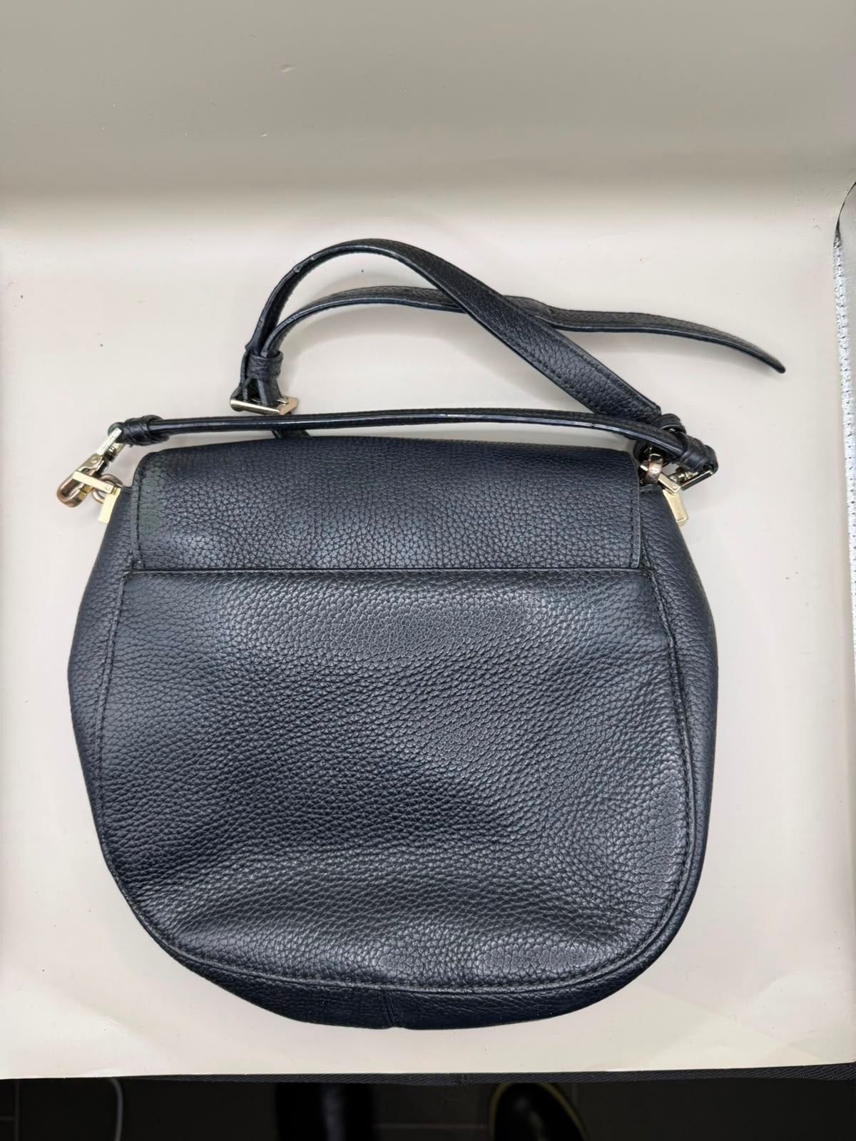 Kate Spade Pebbled Leather Crossbody Bag Black Gold Bar Detail - Image 4