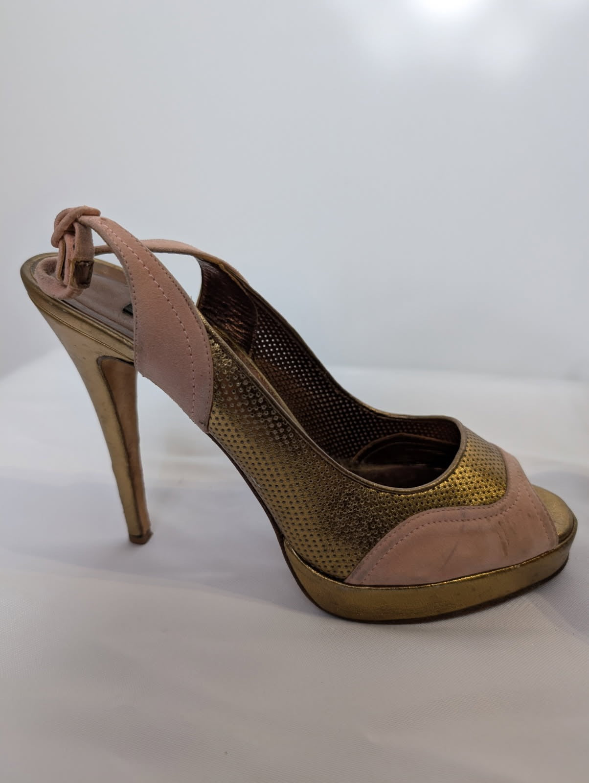 Collette Dinnigan Gold Metallic and Pink Suede Peep Toe Slingback Heels EU 41 - Image 5