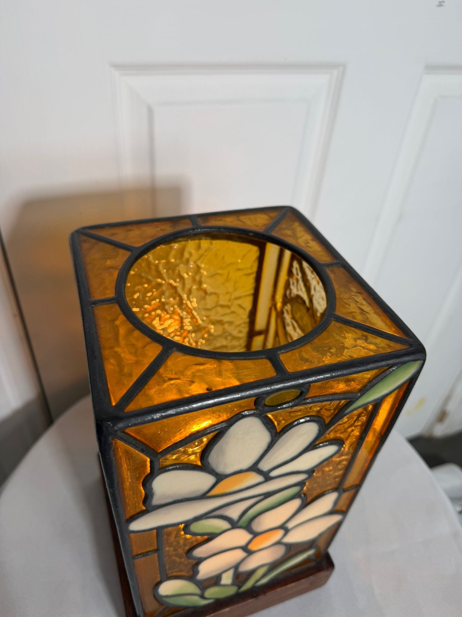 Vintage Leadlight Works Peaston Floral Stained Glass Table Lamp - Image 5