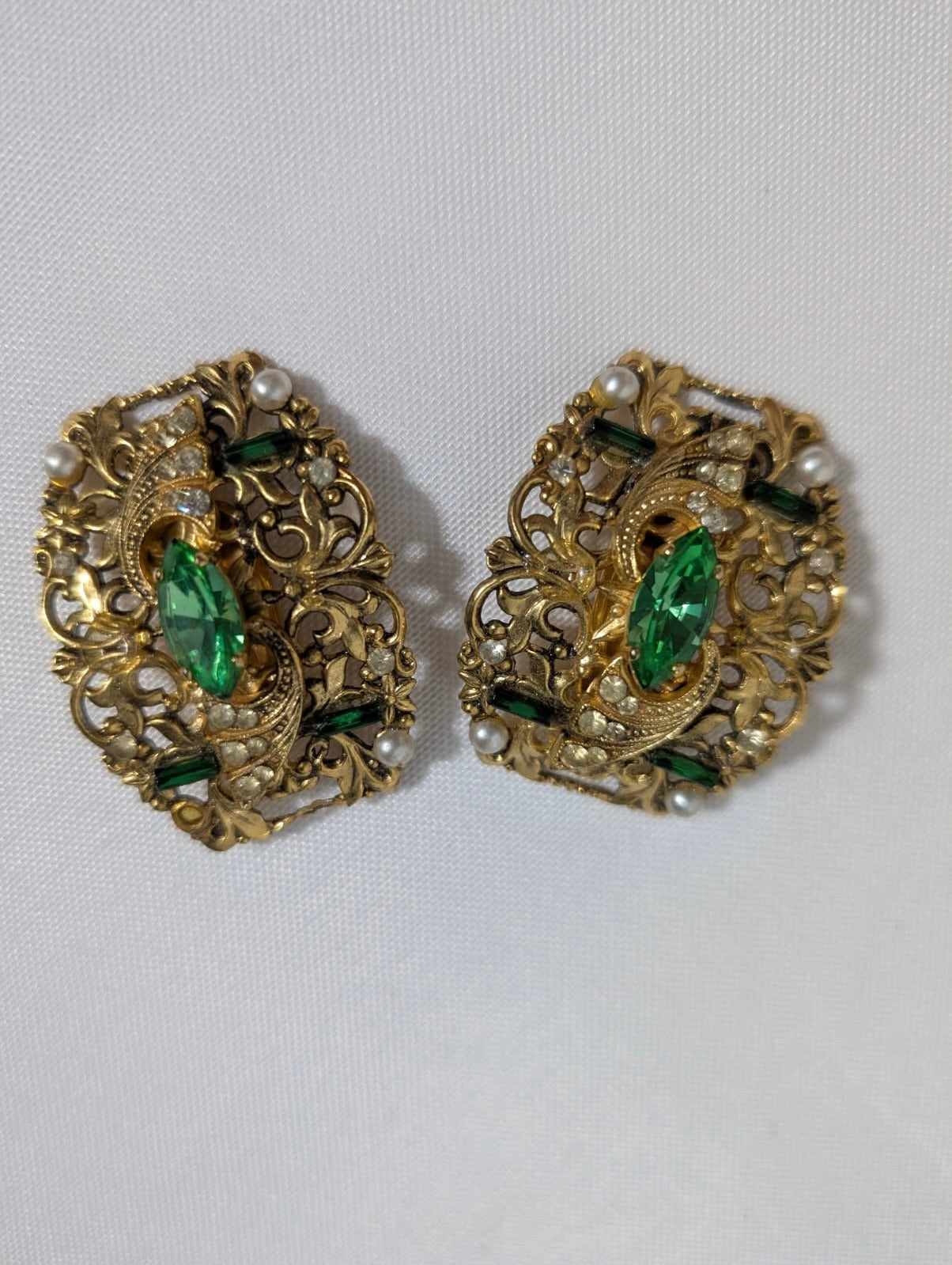 Vintage Gold Tone Filigree Shoe Clips Green Rhinestone & Faux Pearl - Image 5