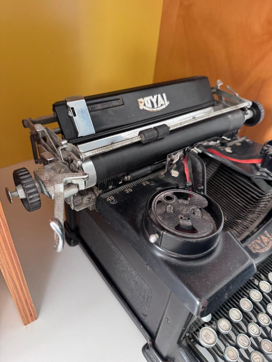 Royal Quiet De Luxe Typewriter 1950s Manual Mechanical Black - Image 5