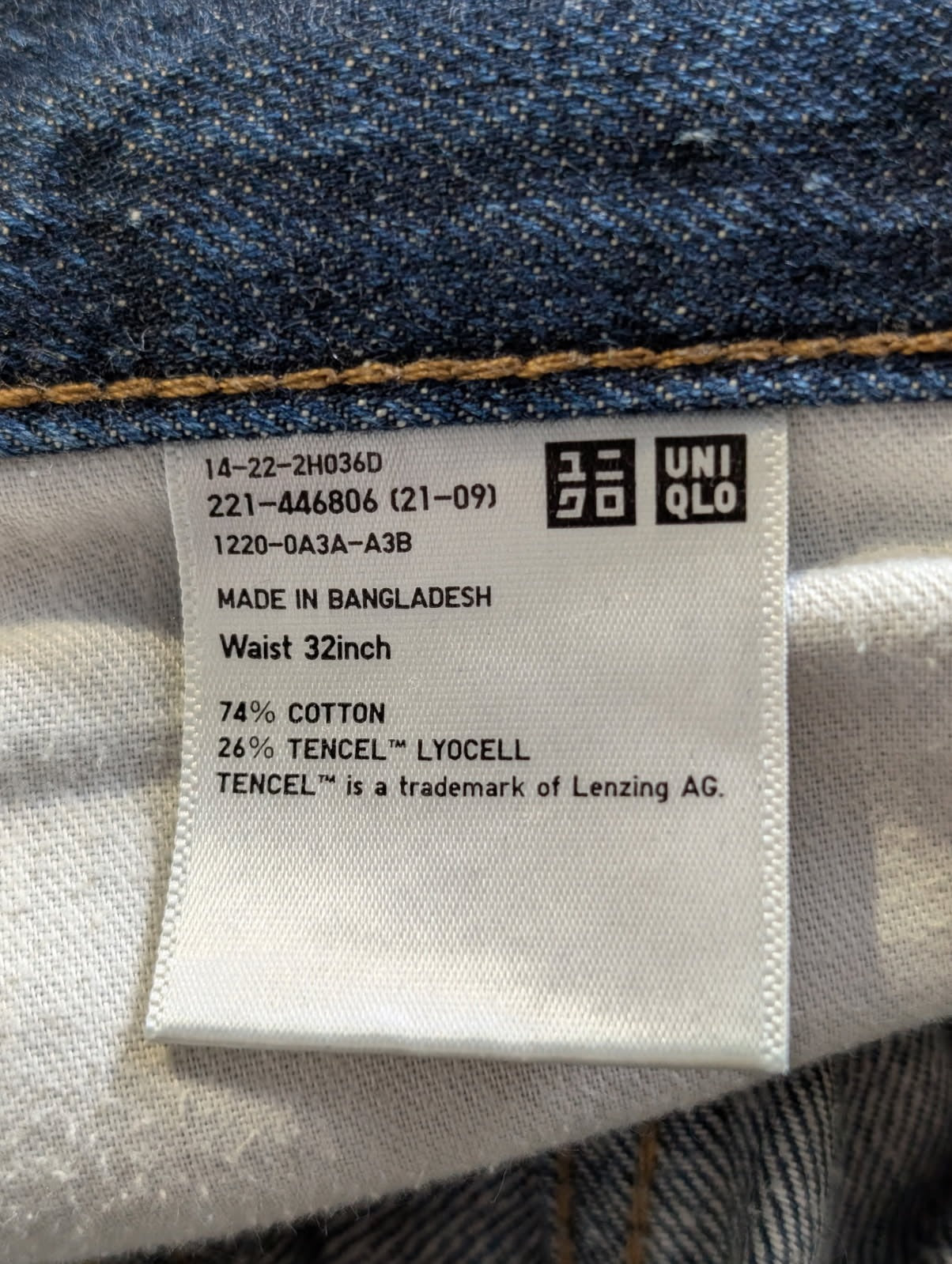 Uniqlo High Rise Straight Leg Jeans Dark Blue 32 inch Waist - Image 3
