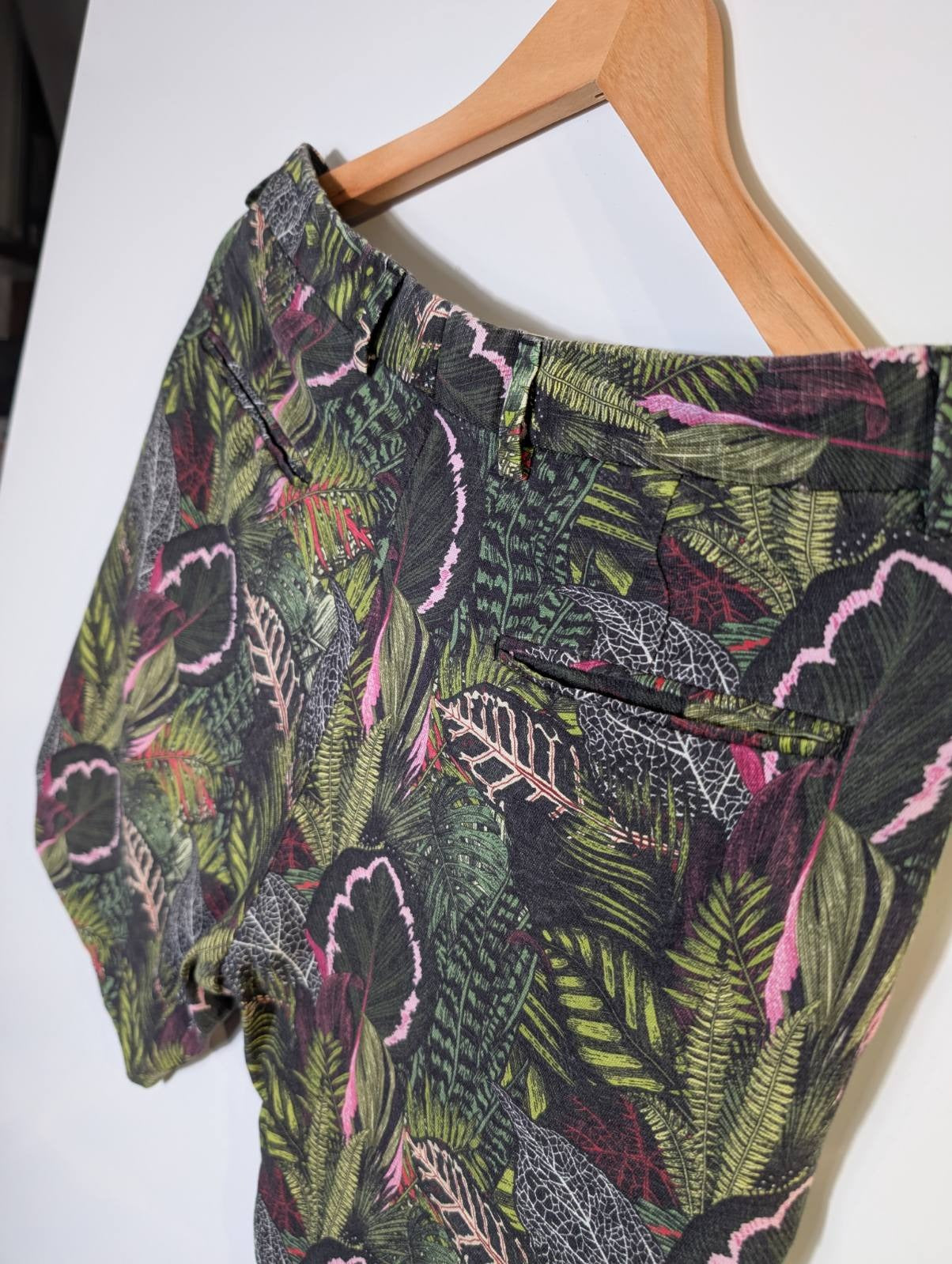 AllSaints Men's Tropical Leaf Print Shorts - Navy/Green - Image 5