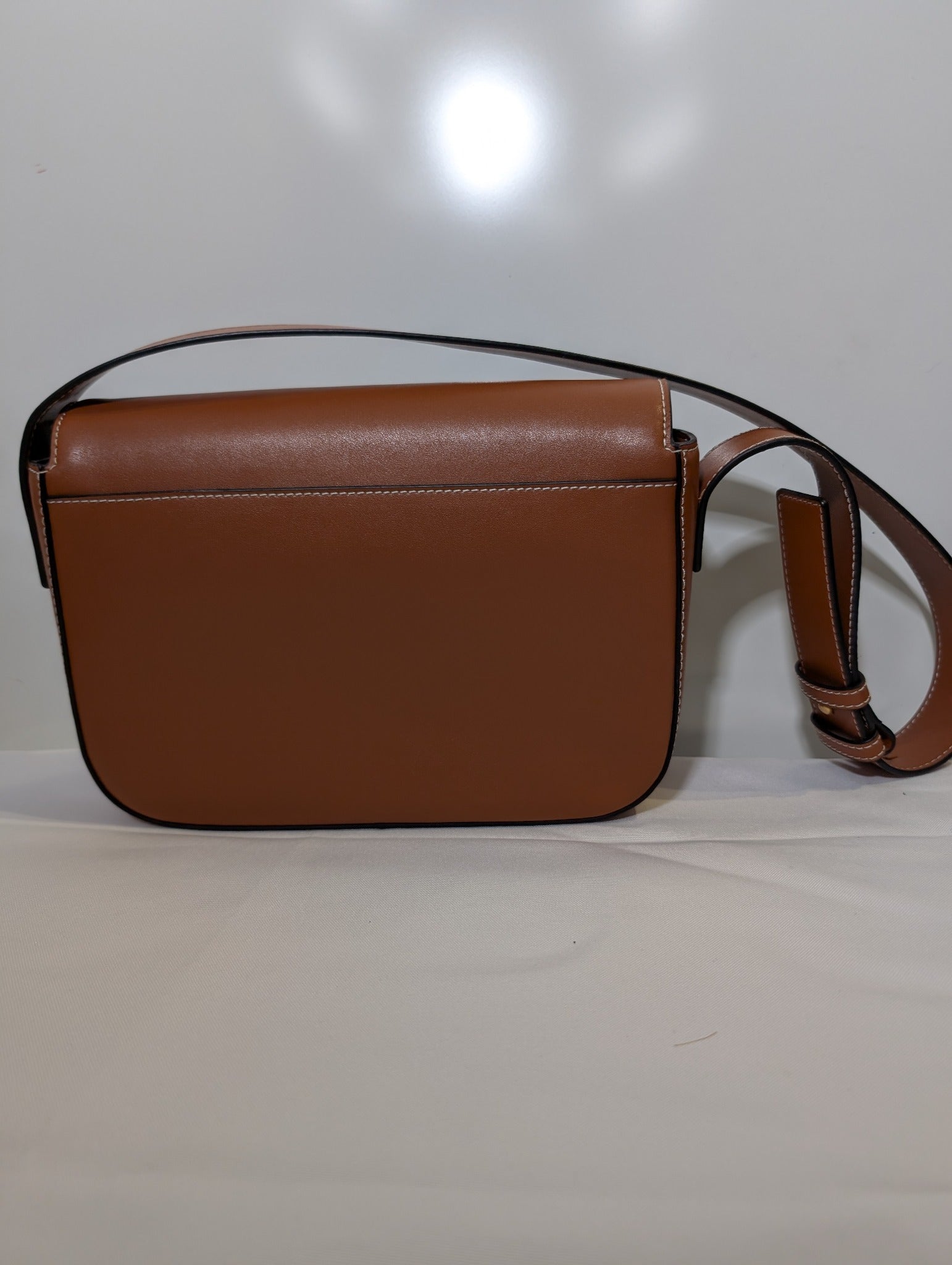 Oroton Leather Shoulder Bag Tan Gold Hardware - Image 4