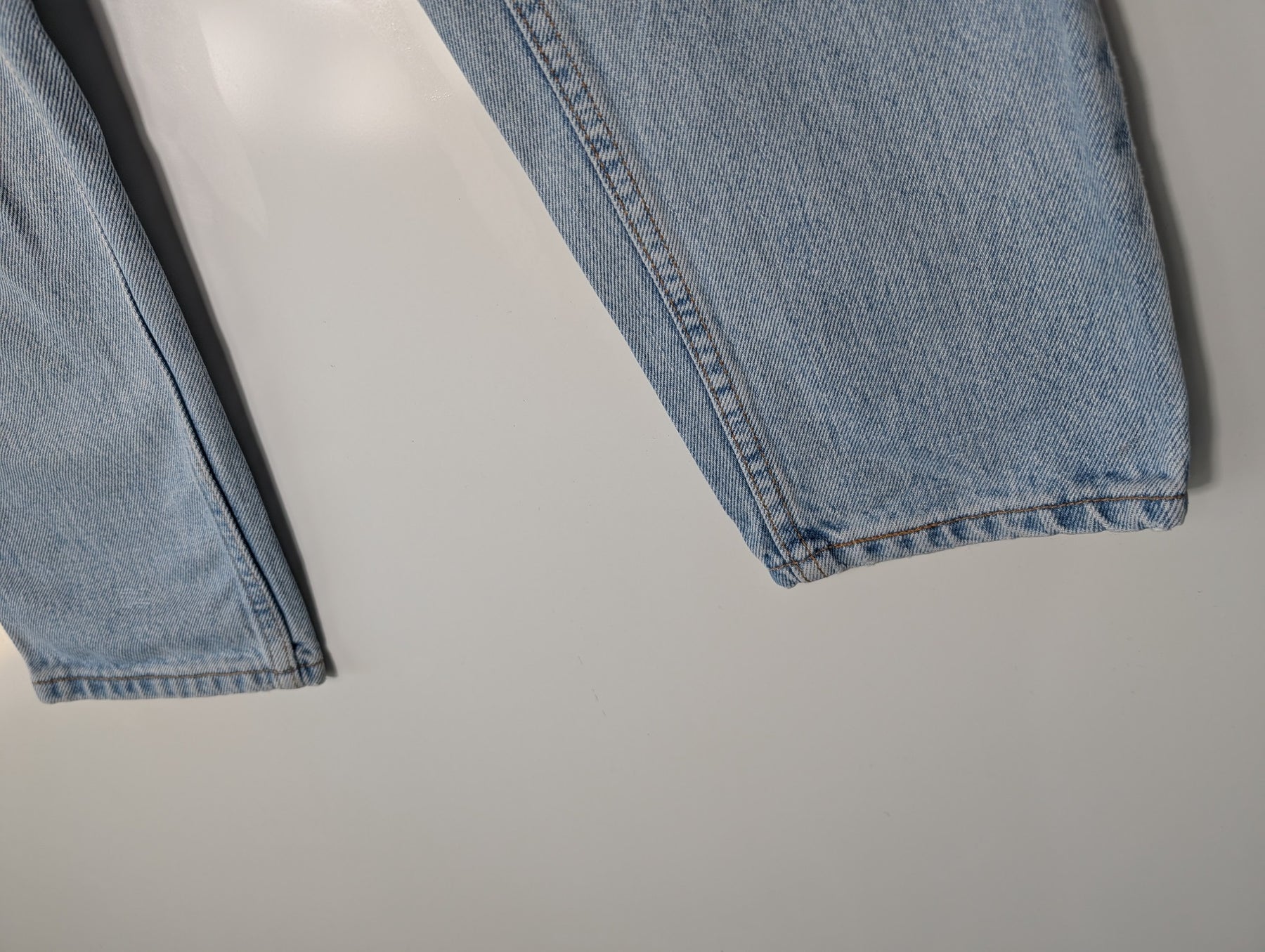 Levi's 550 Relaxed Fit Jeans Light Wash Women's Size 4 - Image 2
