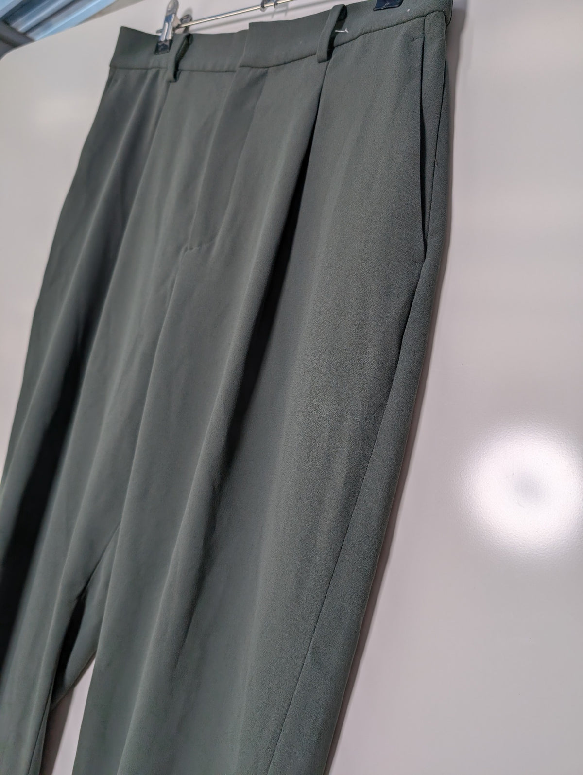 UNIQLO Pleated Trousers Grey Women's Size M - Image 2