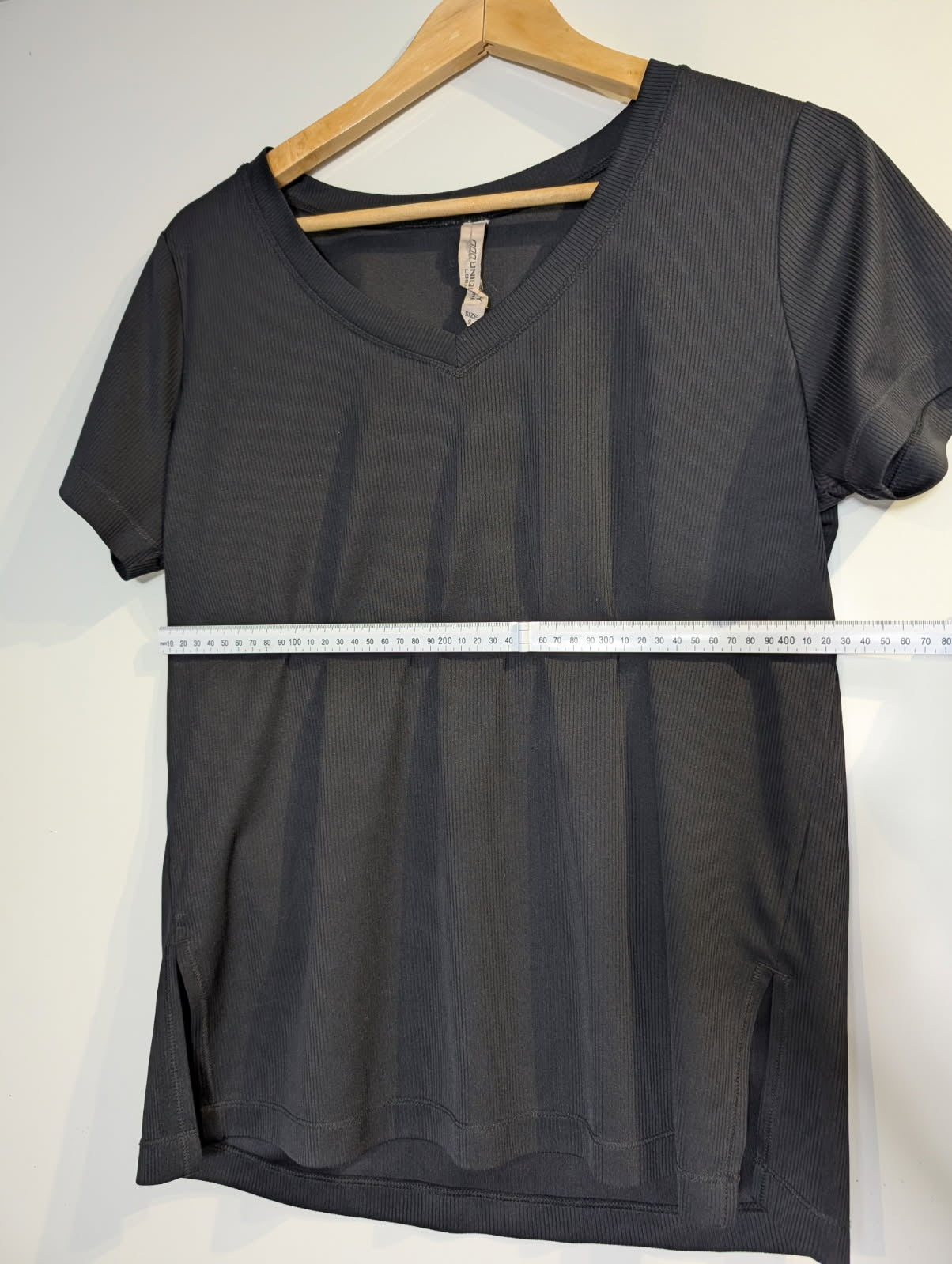 Lorna Jane Women's Ribbed V-Neck T-Shirt - Black Size S - Image 8