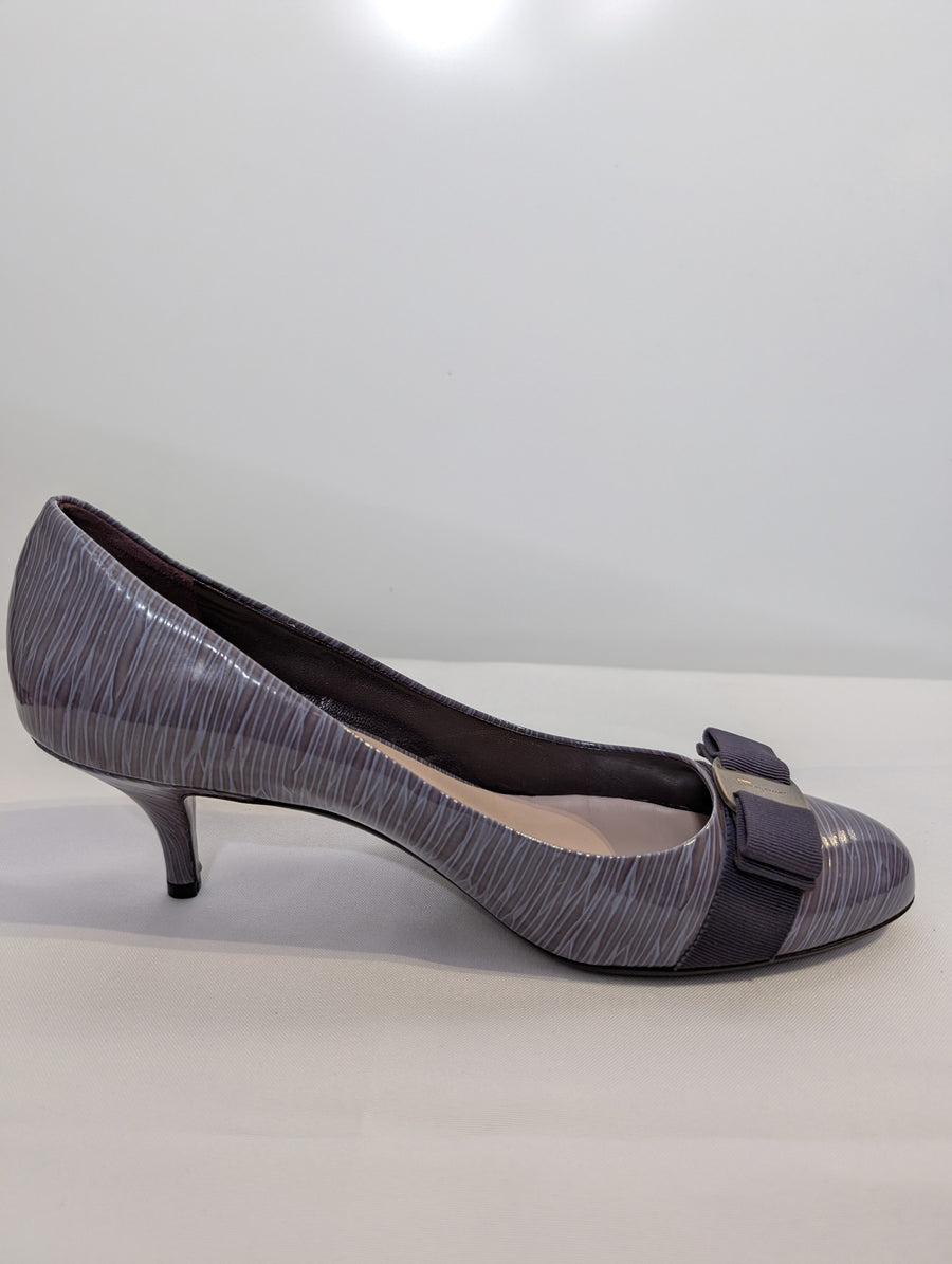 Salvatore Ferragamo Vara Bow Kitten Heel Pumps Grey Patent Leather - Image 2