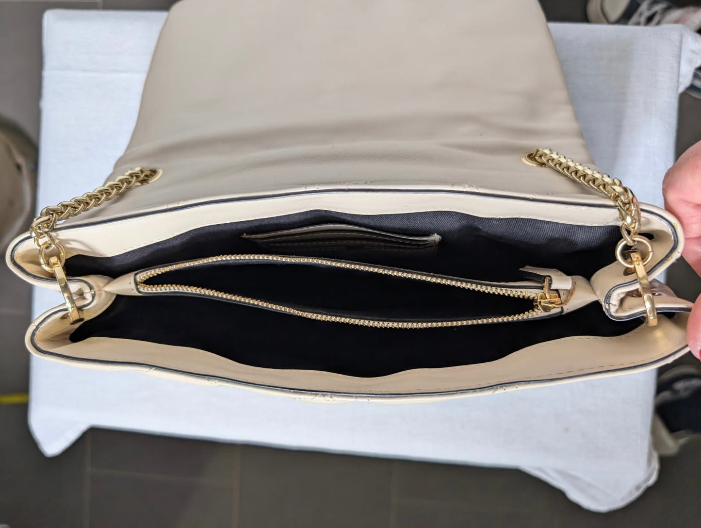 Ginger & Smart Quilted Leather Shoulder Bag Cream Gold Chain - Image 6