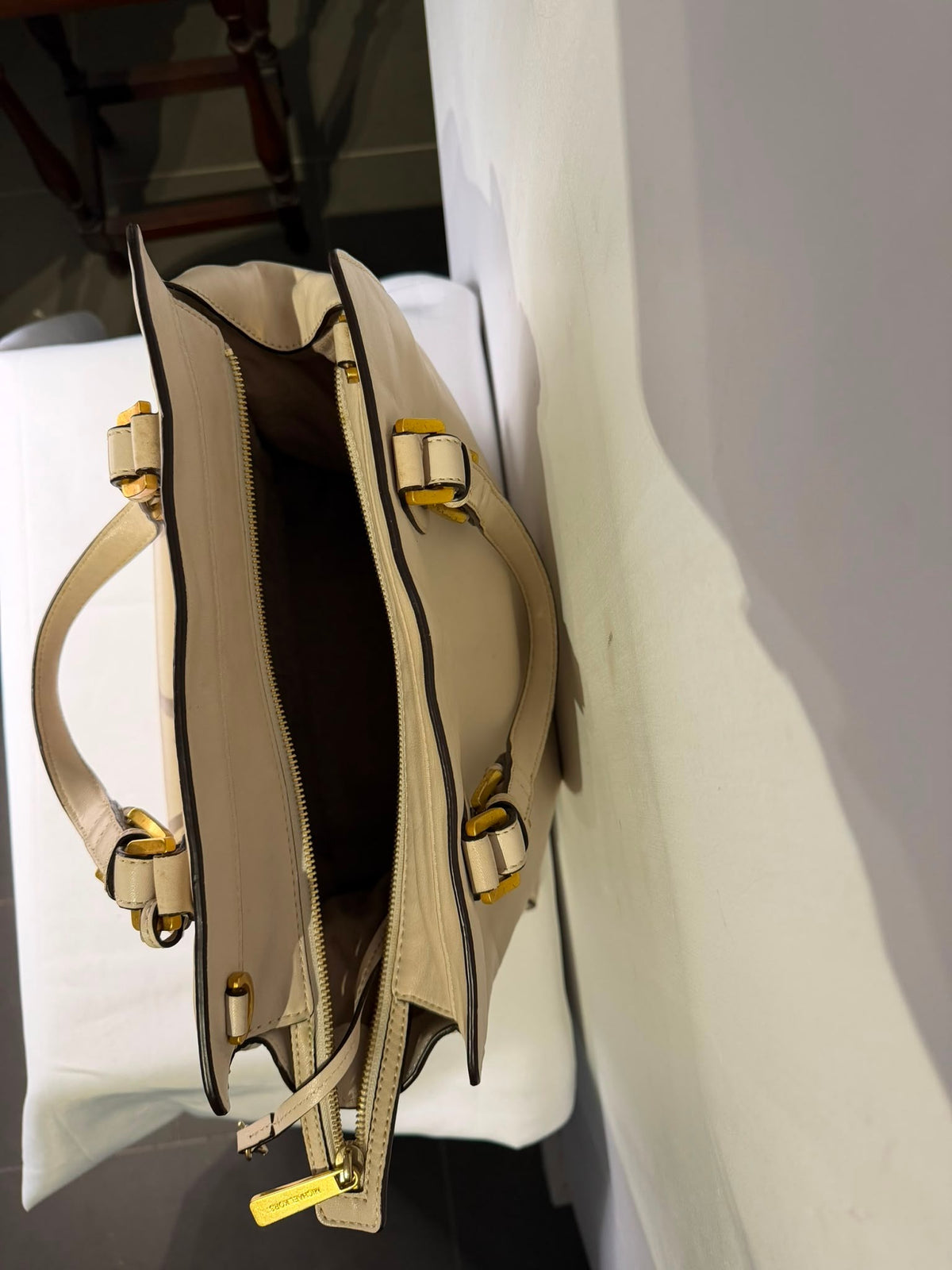 Michael Kors Sutton Medium Satchel Cream Leather Handbag - Image 6