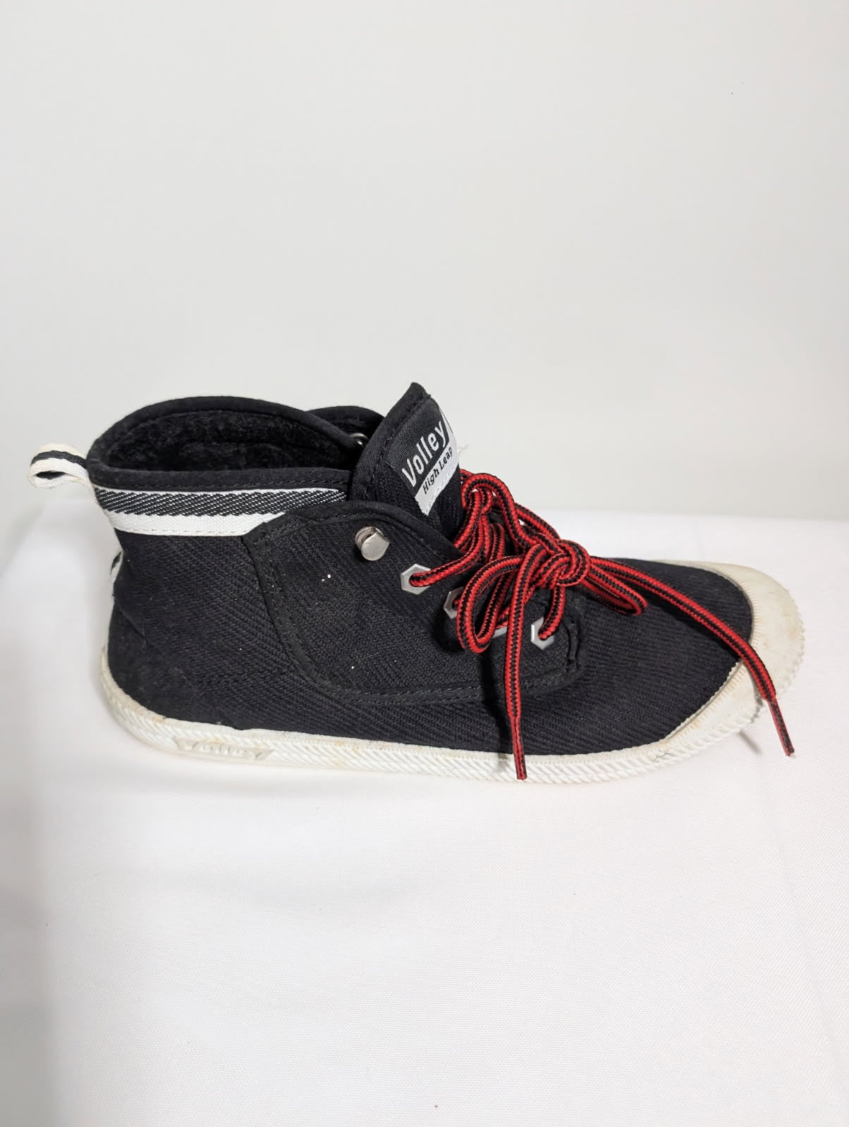 Volley High Leap Sneakers Black Faux Fur Lined US 7 - Image 1