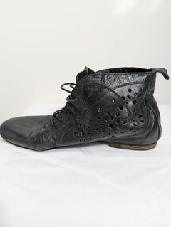 Urge Leather Cutout Ankle Boots Black EU 40 - Image 1