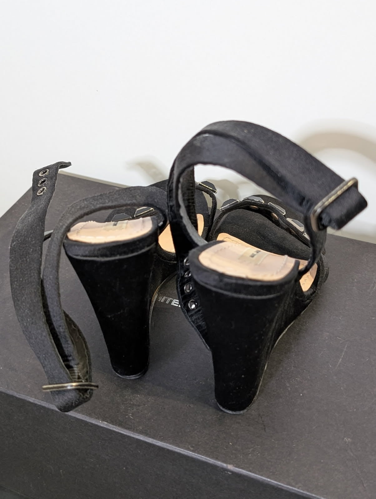 Marc Jacobs Black Suede Chain Detail Wedge Sandals - EU 38 - Image 6
