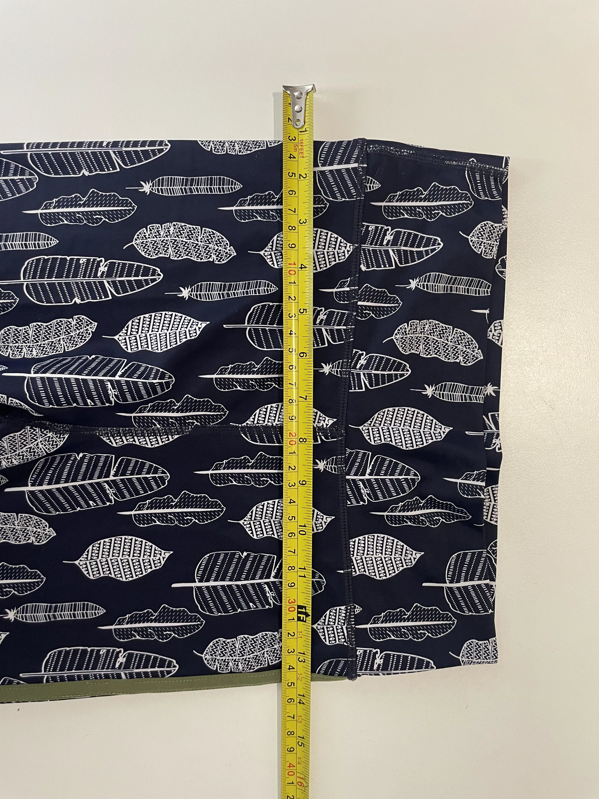 The Upside Women's Athletic Leggings Dark Blue Feather Print Size XS - Image 4