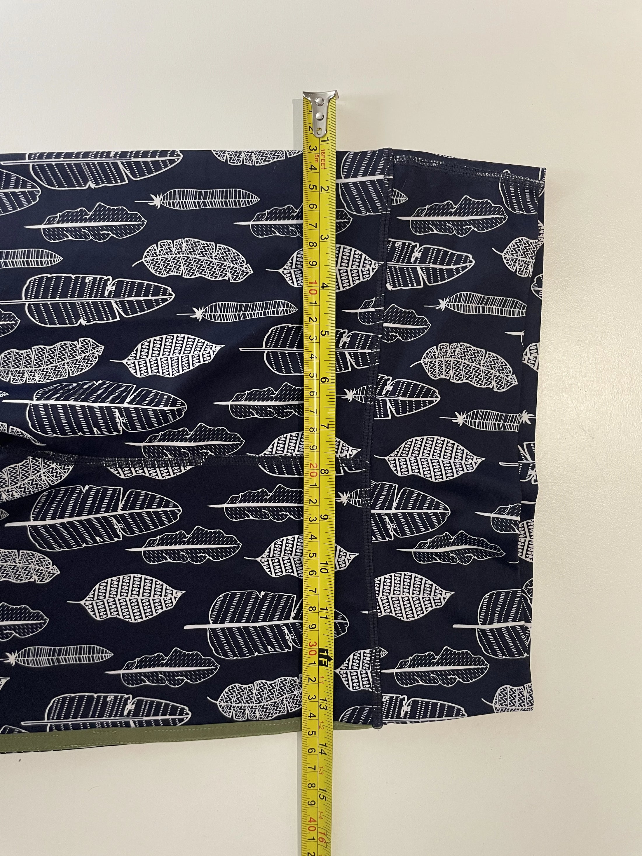 The Upside Women's Athletic Leggings Dark Blue Feather Print Size XS - Image 4