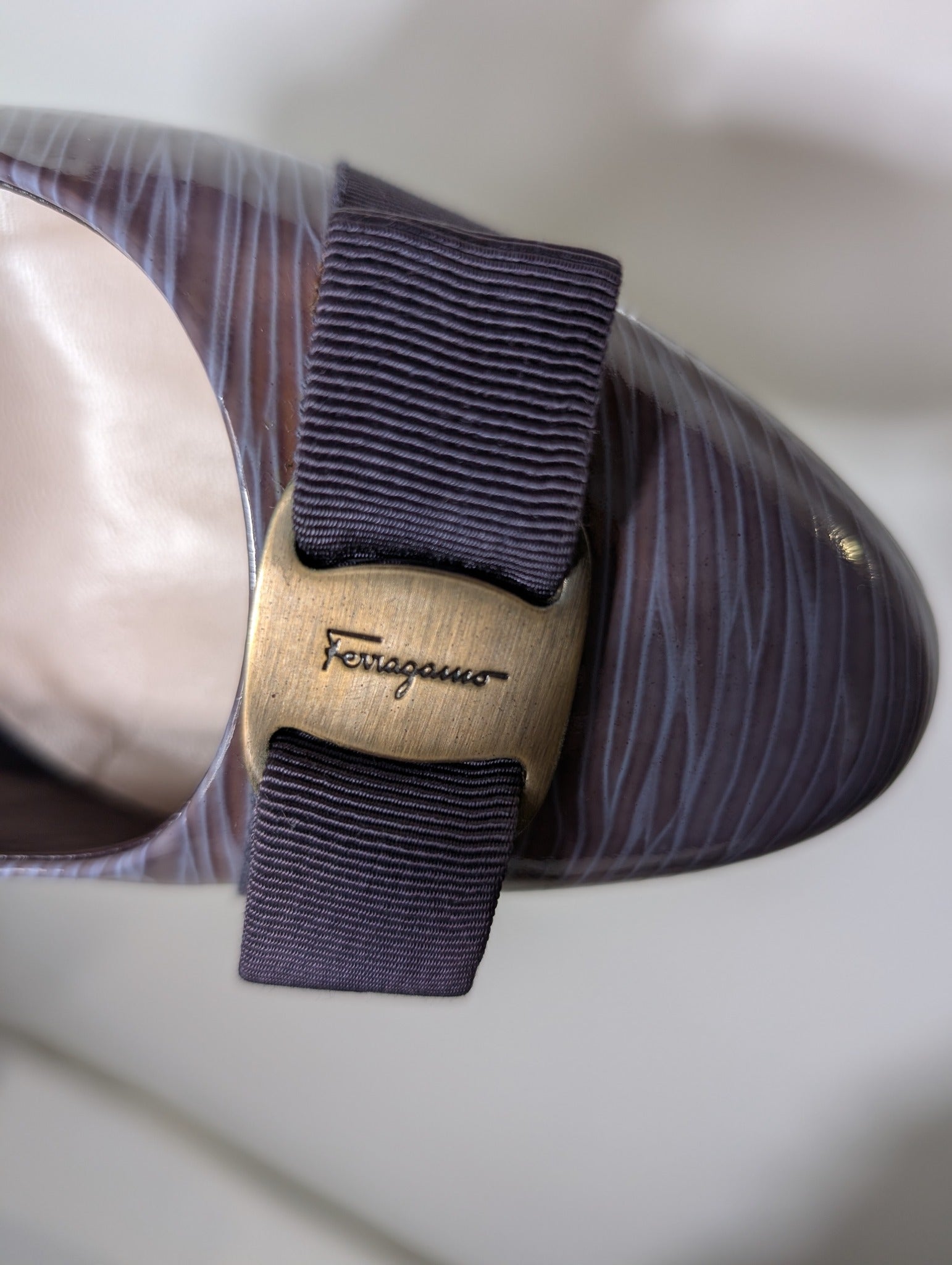 Salvatore Ferragamo Vara Bow Kitten Heel Pumps Grey Patent Leather - Image 7