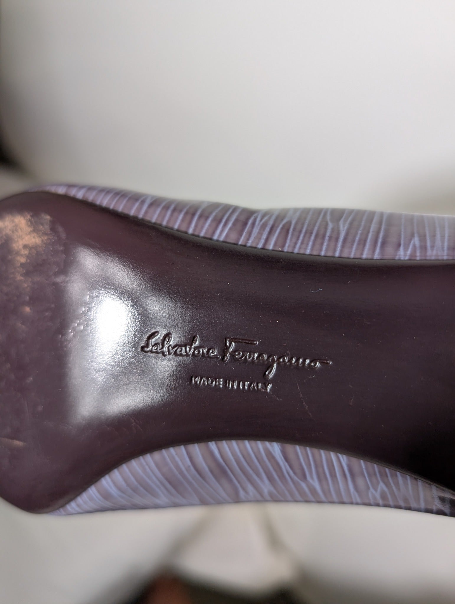 Salvatore Ferragamo Vara Bow Kitten Heel Pumps Grey Patent Leather - Image 8