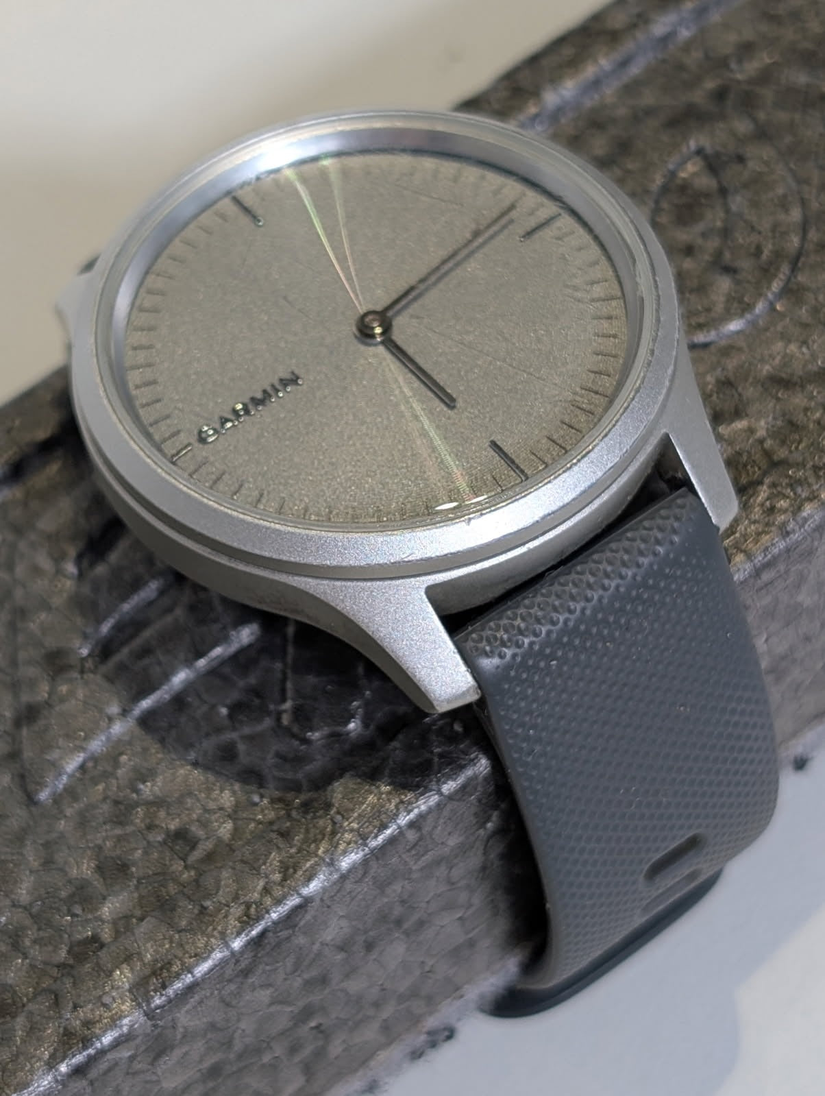 Garmin Vivomove 3S Smartwatch - Silver with Granite Blue Silicone Band - Image 6