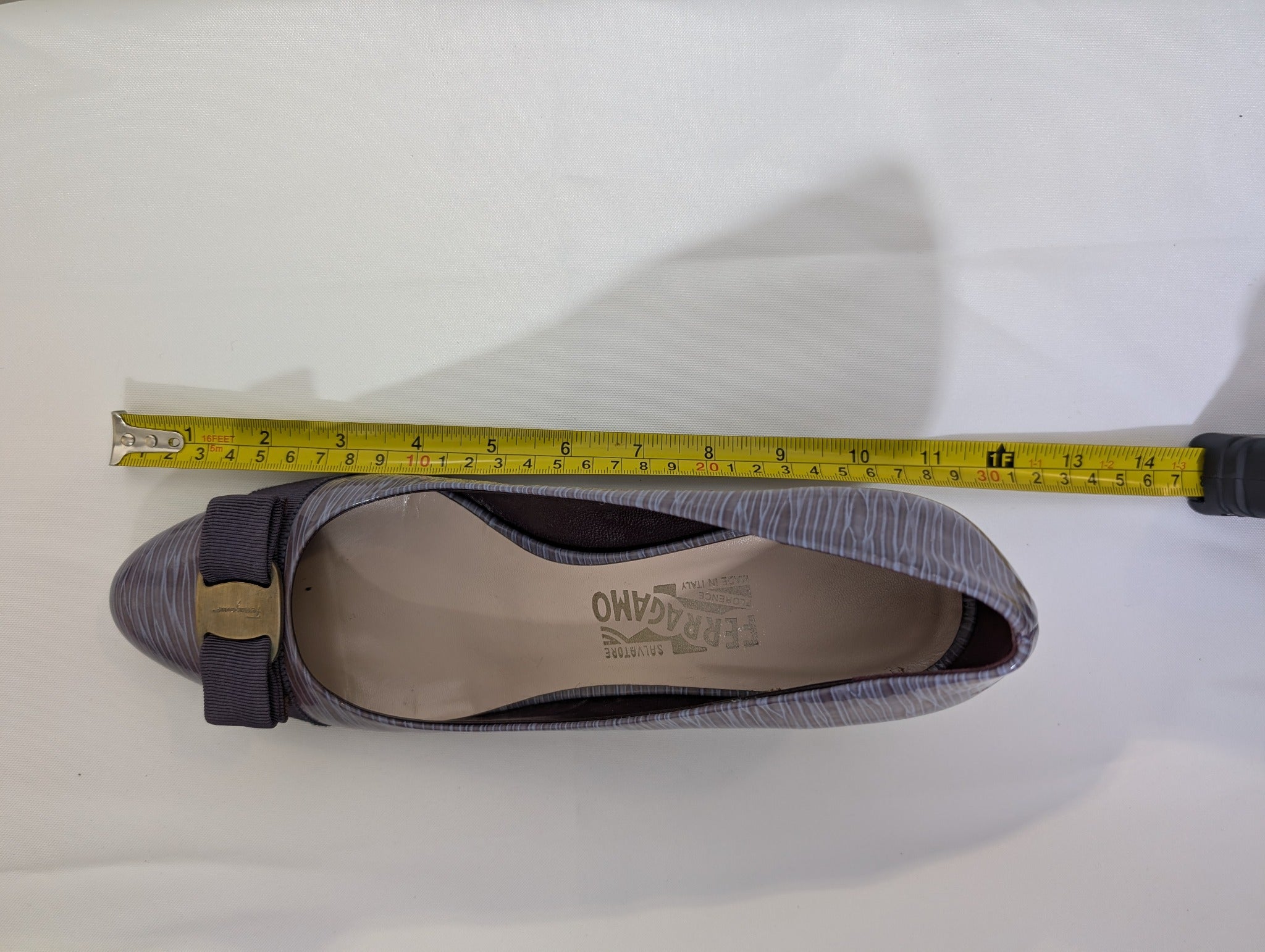 Salvatore Ferragamo Vara Bow Kitten Heel Pumps Grey Patent Leather - Image 11