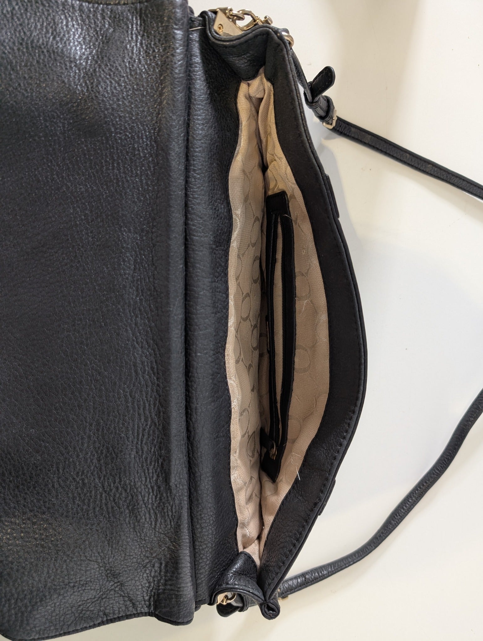 Oroton Leather Handbag Black Classic Crossbody - Image 6