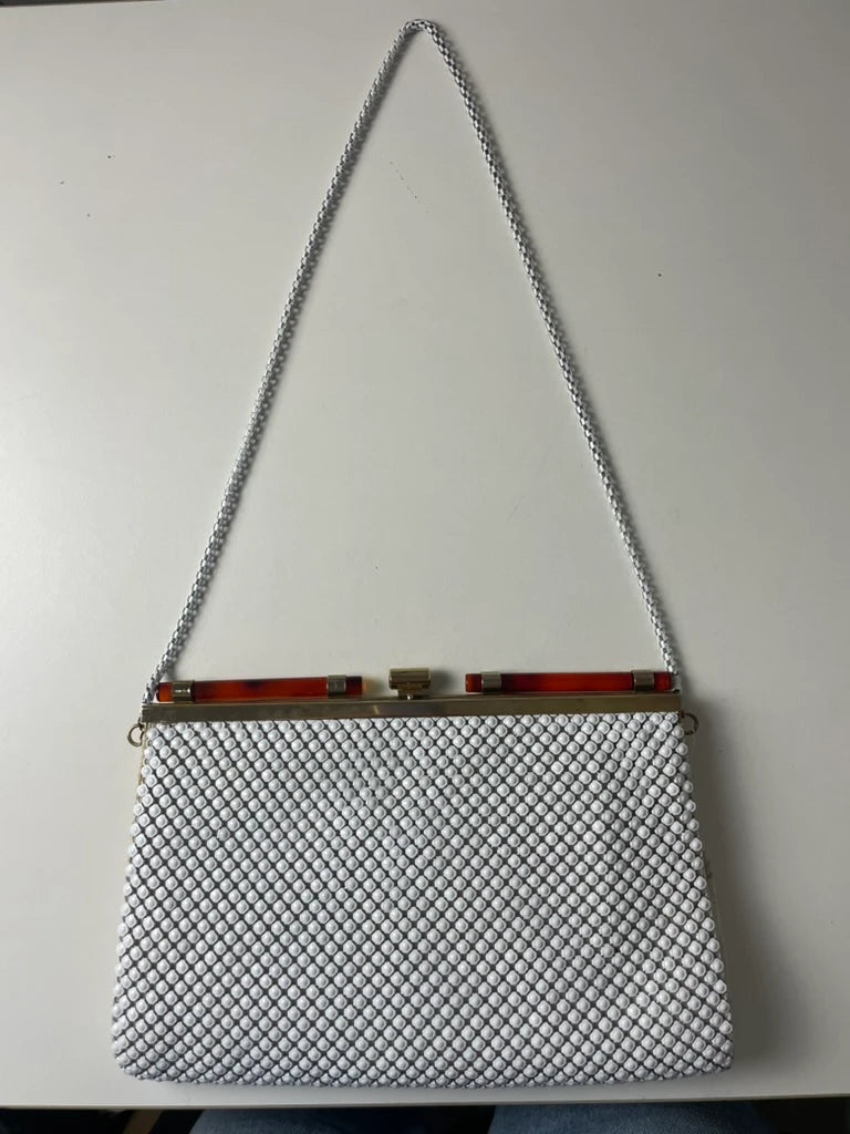 White Metal Mesh Evening Handbag with Gold-Tone Frame - Image 4