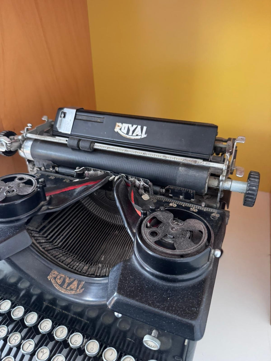 Royal Quiet De Luxe Typewriter 1950s Manual Mechanical Black - Image 7