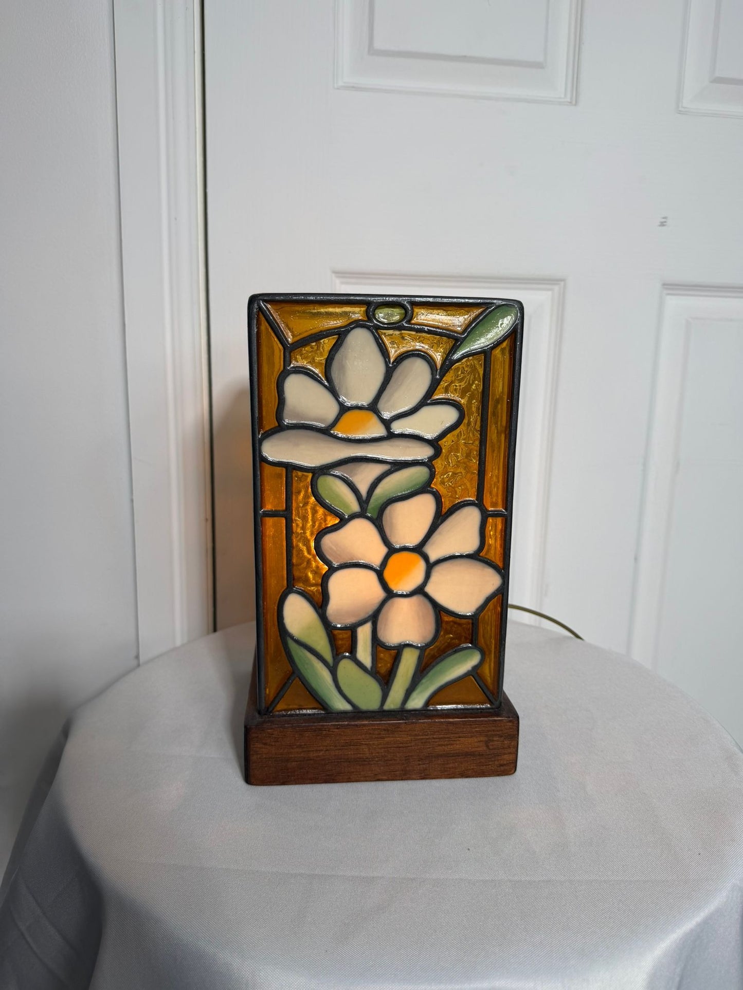 Vintage Leadlight Works Peaston Floral Stained Glass Table Lamp - Image 7