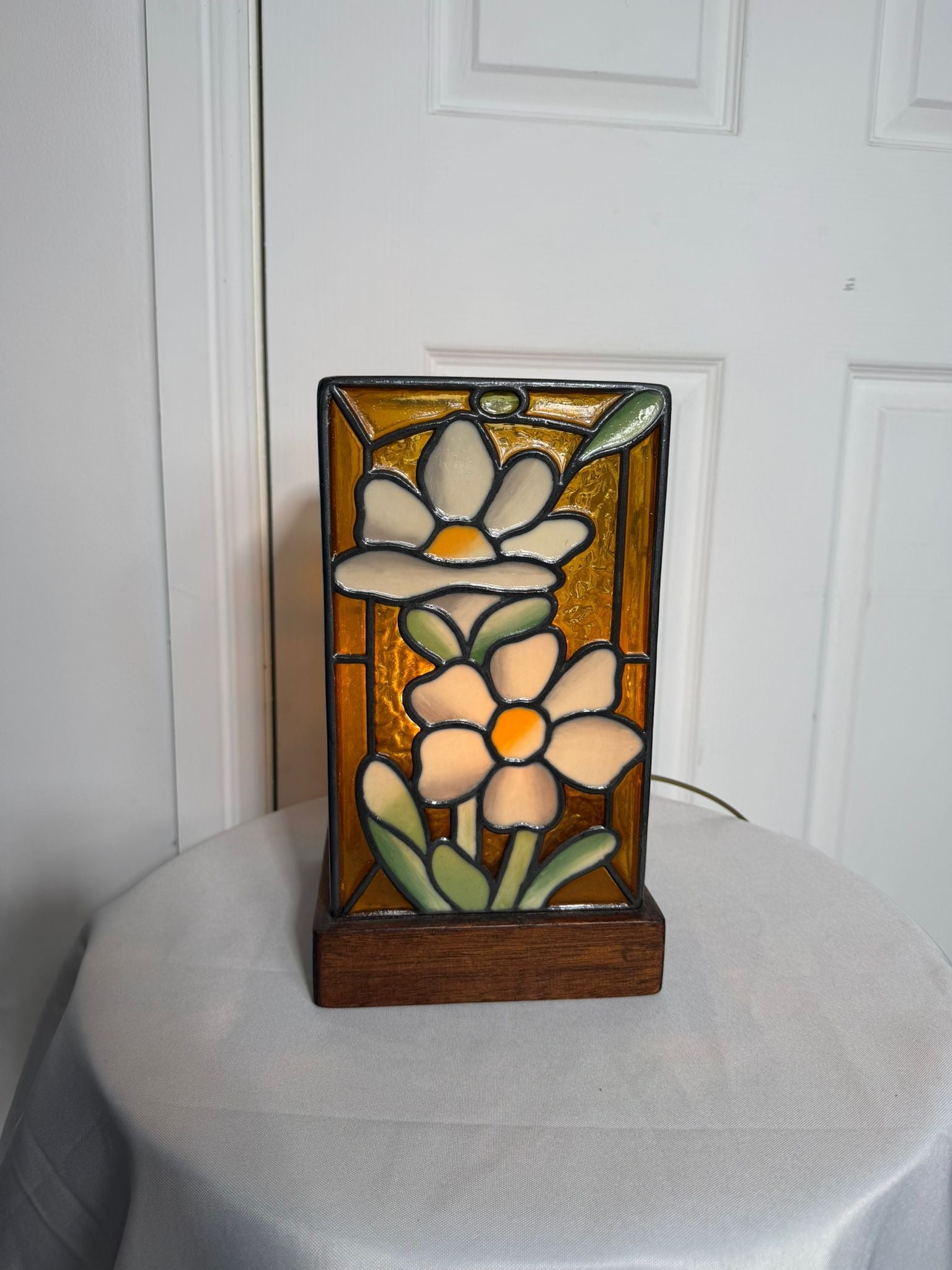 Vintage Leadlight Works Peaston Floral Stained Glass Table Lamp - Image 7