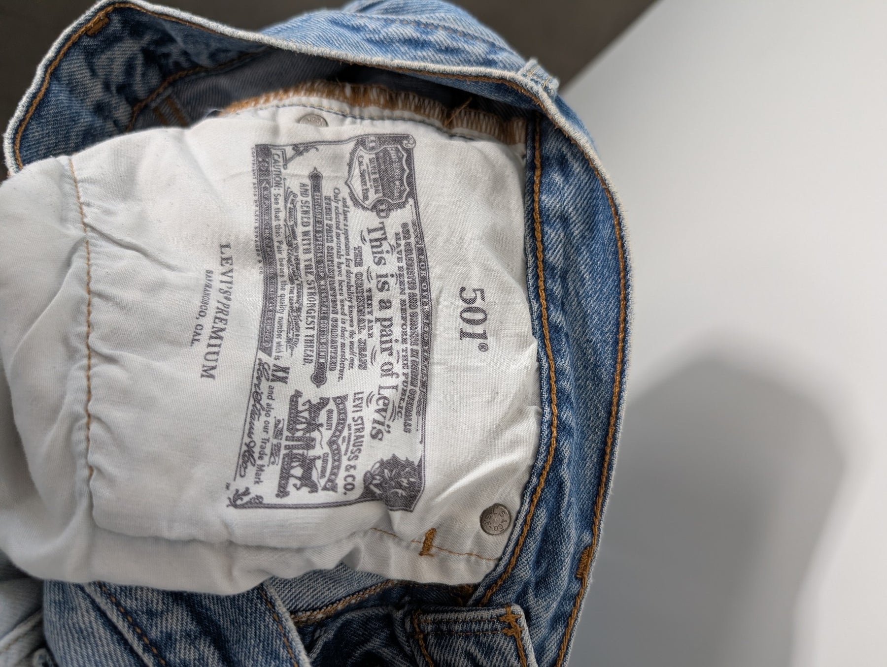 Levi's 550 Relaxed Fit Jeans Light Wash Women's Size 4 - Image 17