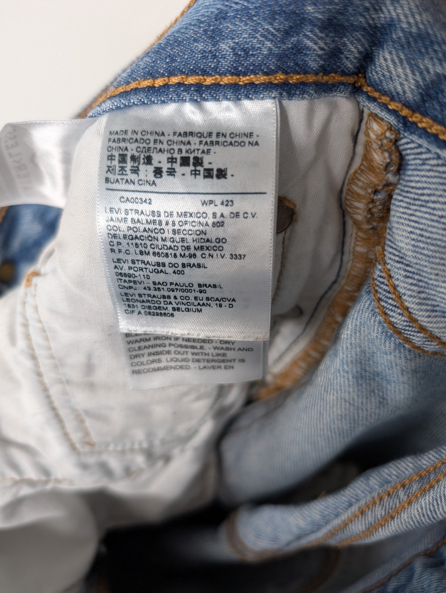 Levi's 550 Relaxed Fit Jeans Light Wash Women's Size 4 - Image 19