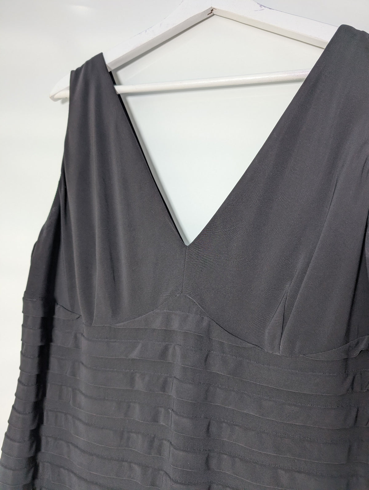 Eve Hunter Tiered V-Neck Sleeveless Sheath Dress Black Size 18 - Image 3