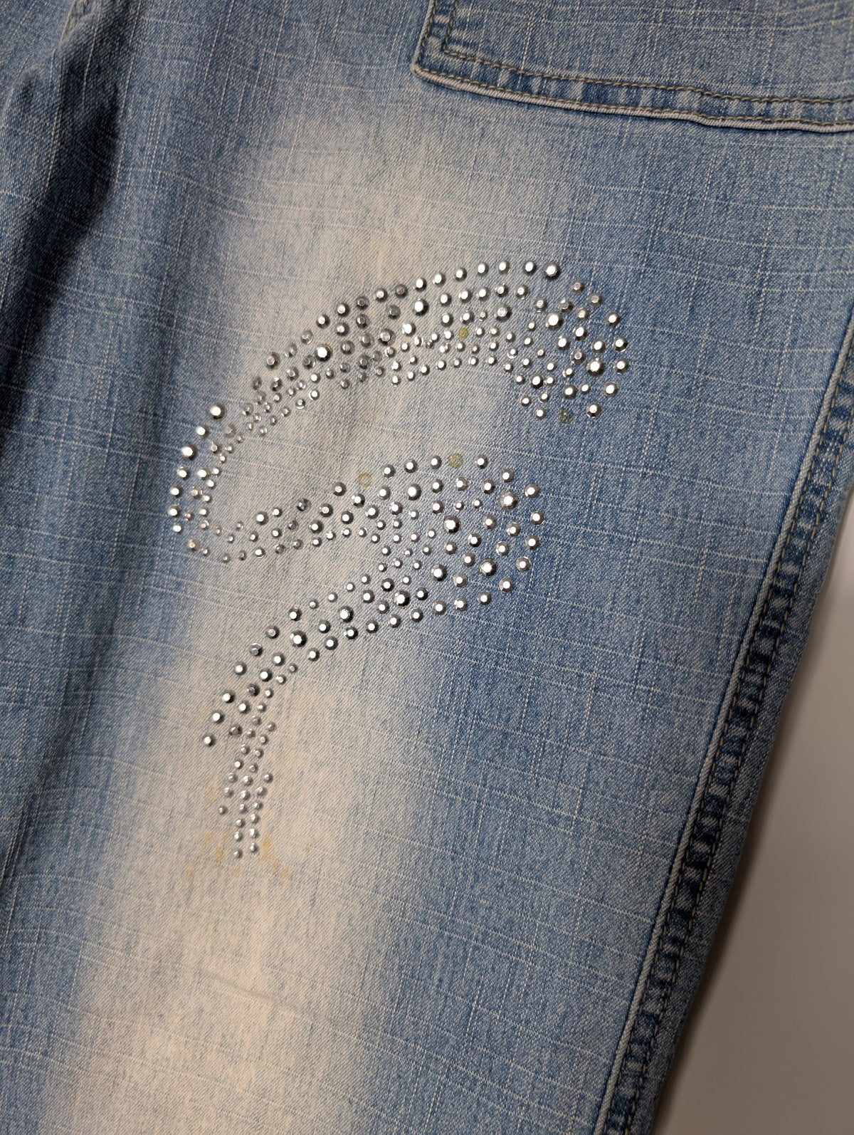 Amber Glow Rhinestone Embellished Light Wash Jeans Women's Size 8 - Image 2