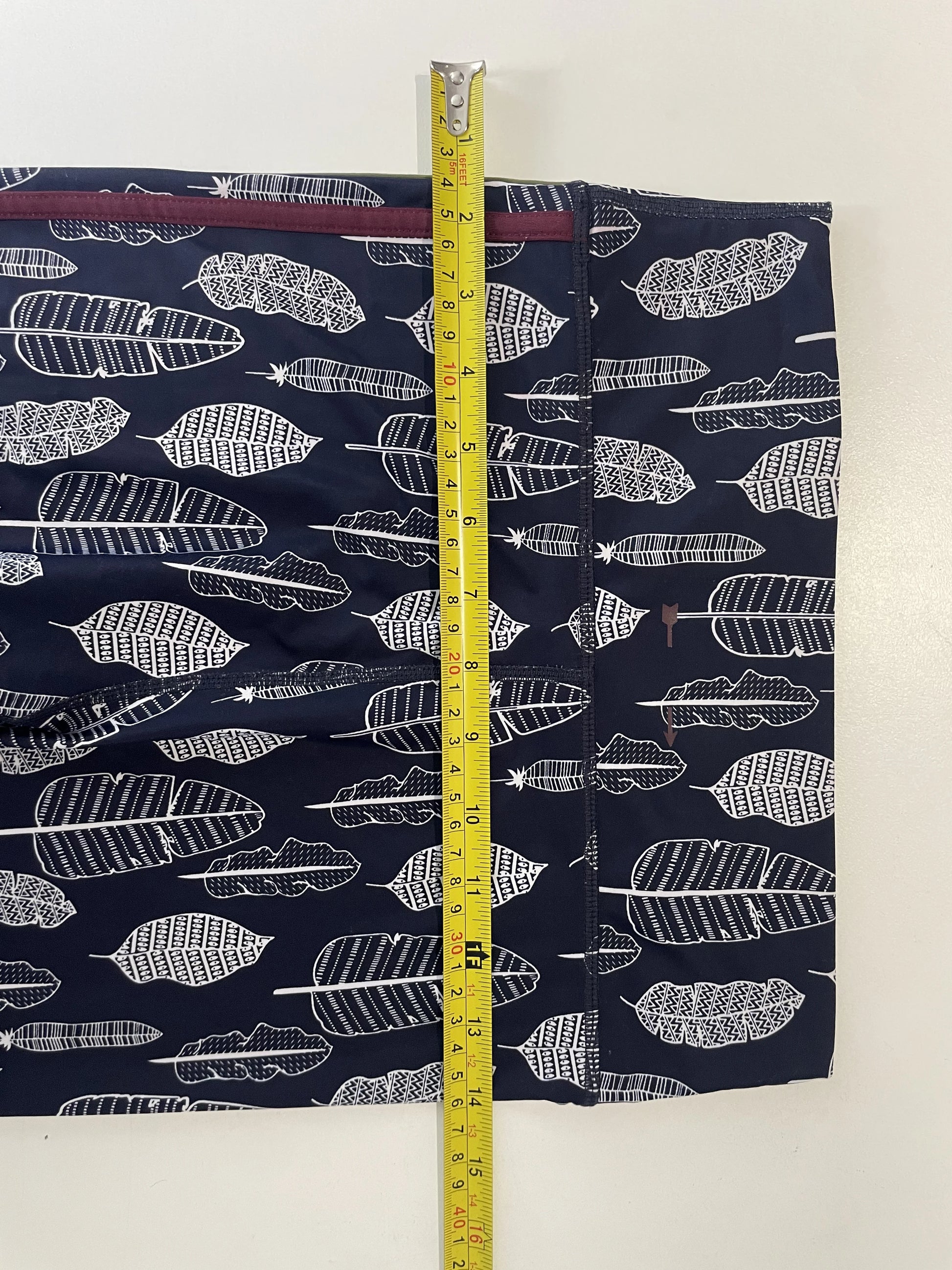 The Upside Women's Athletic Leggings Dark Blue Feather Print Size XS - Image 5