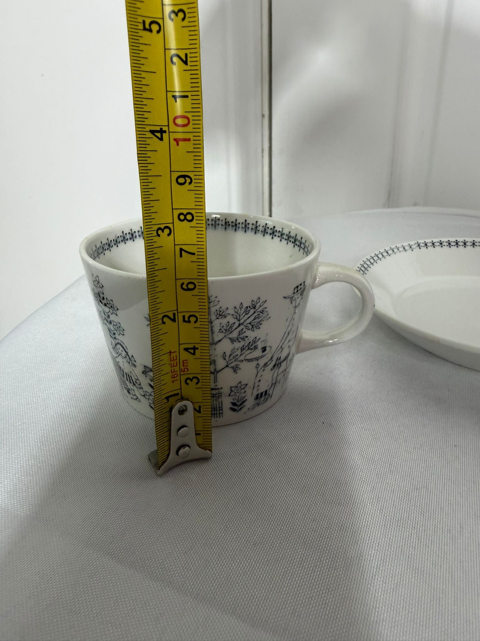 Vintage Arabia Finland Emilia Tea Cup & Saucer Set - 8 Piece Collection - Image 8