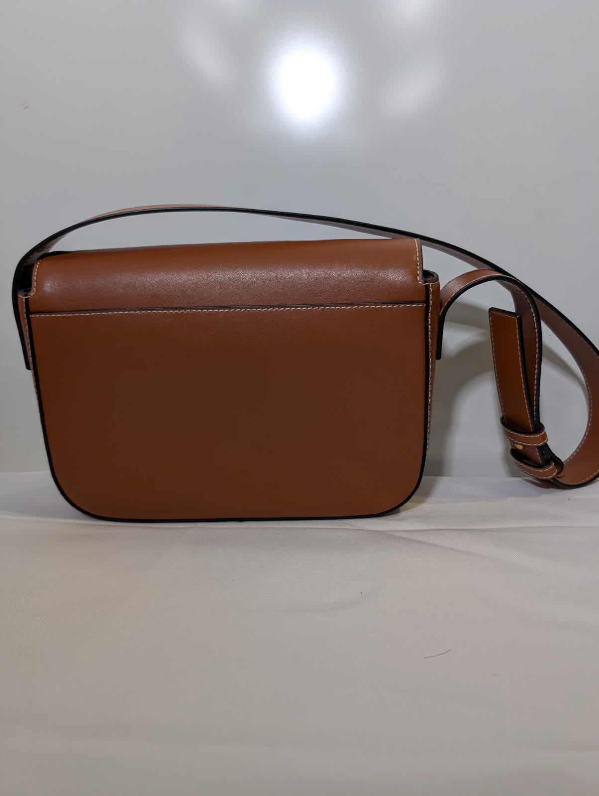 Oroton Leather Shoulder Bag - Tan with Gold Tone Hardware - Image 8