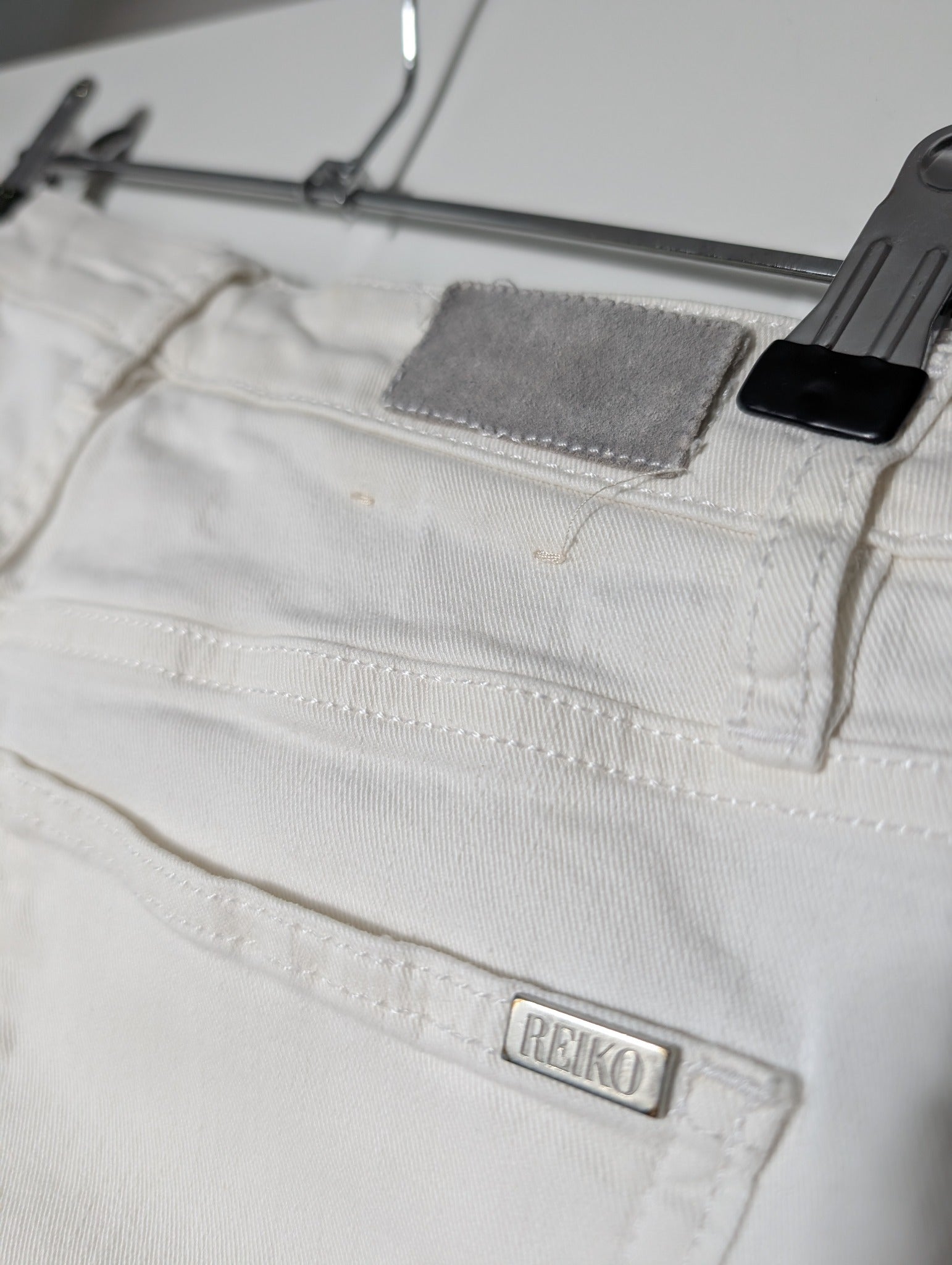 Reiko Paulin High-Waisted Button-Fly Jeans White Size 26 - Image 5