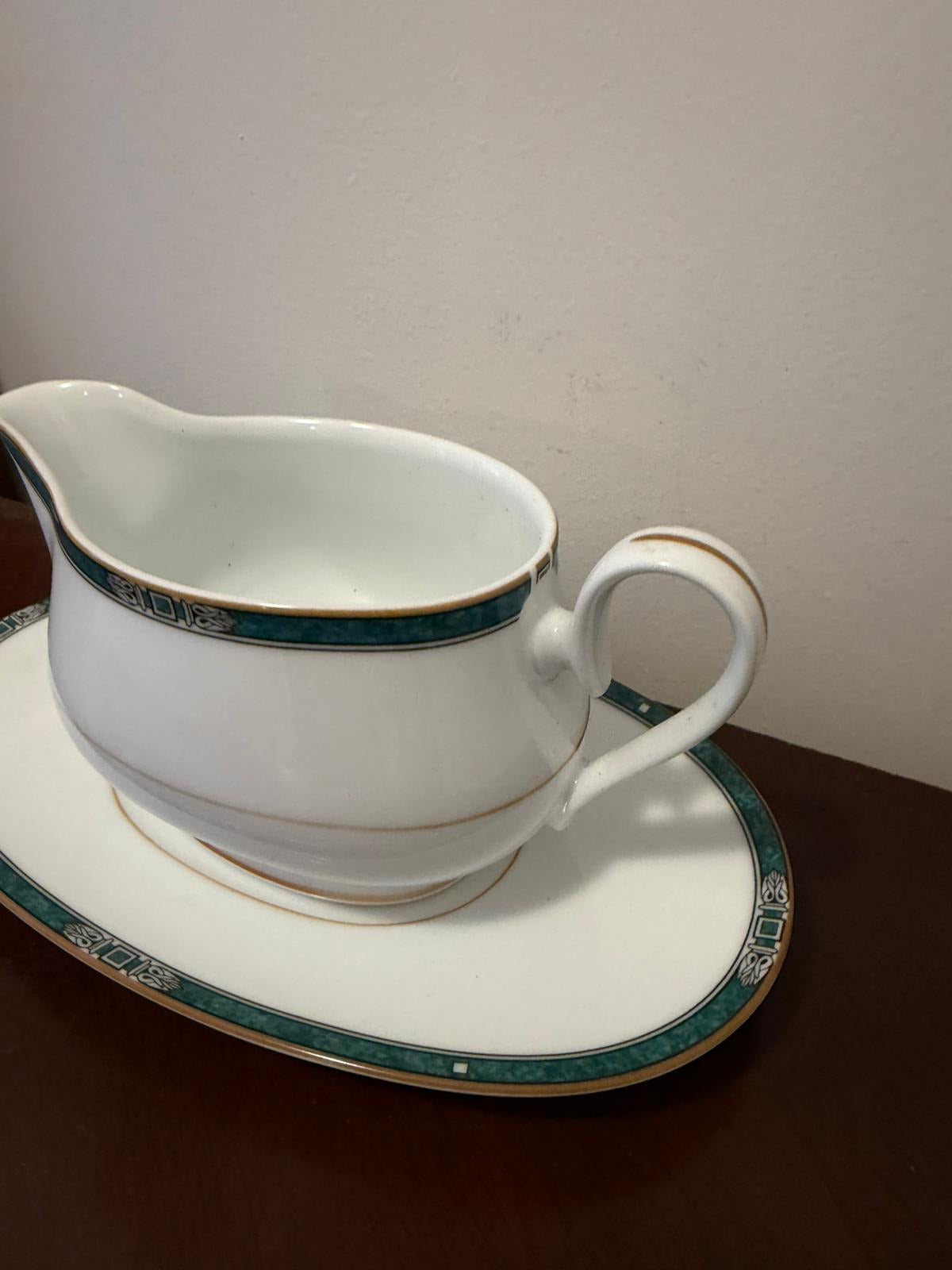 Noritake Legendary Green Gravy Boat with Underplate - Image 4