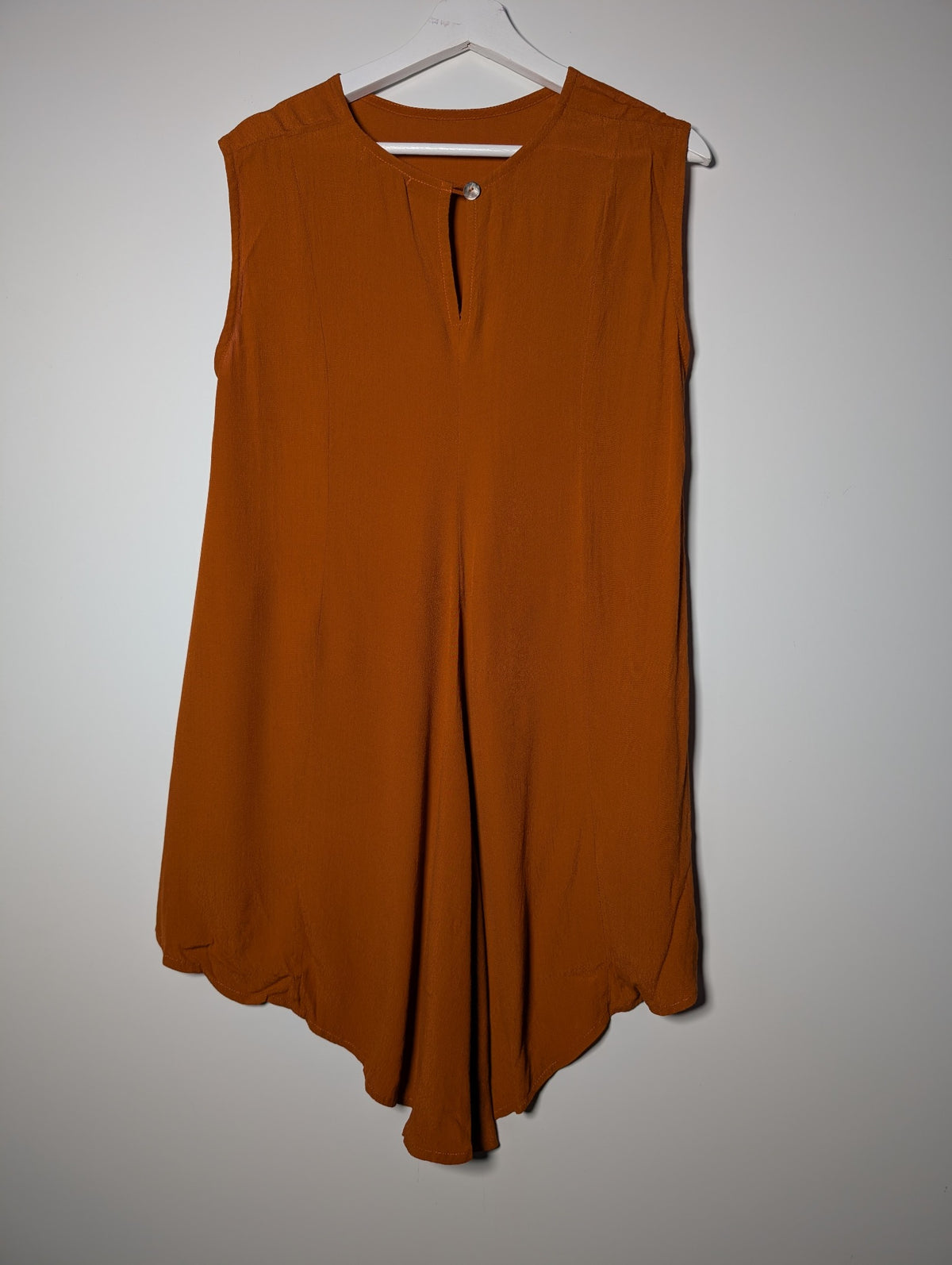 Mister Zimi Sleeveless High-Low Blouse Rust Orange Size 14 - Image 4